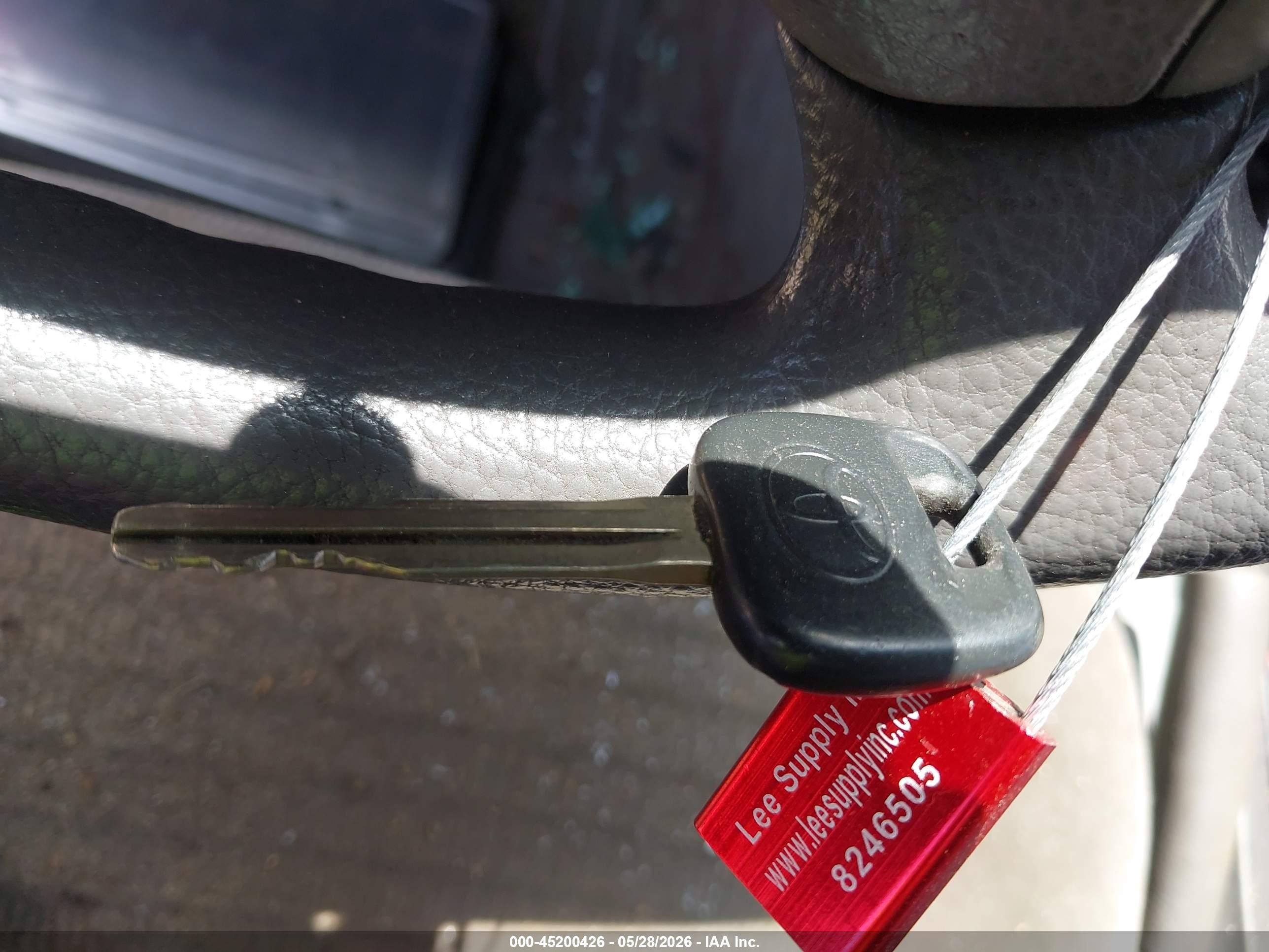 2005 Toyota Camry Le Silver vin: JTDBE32K053032267