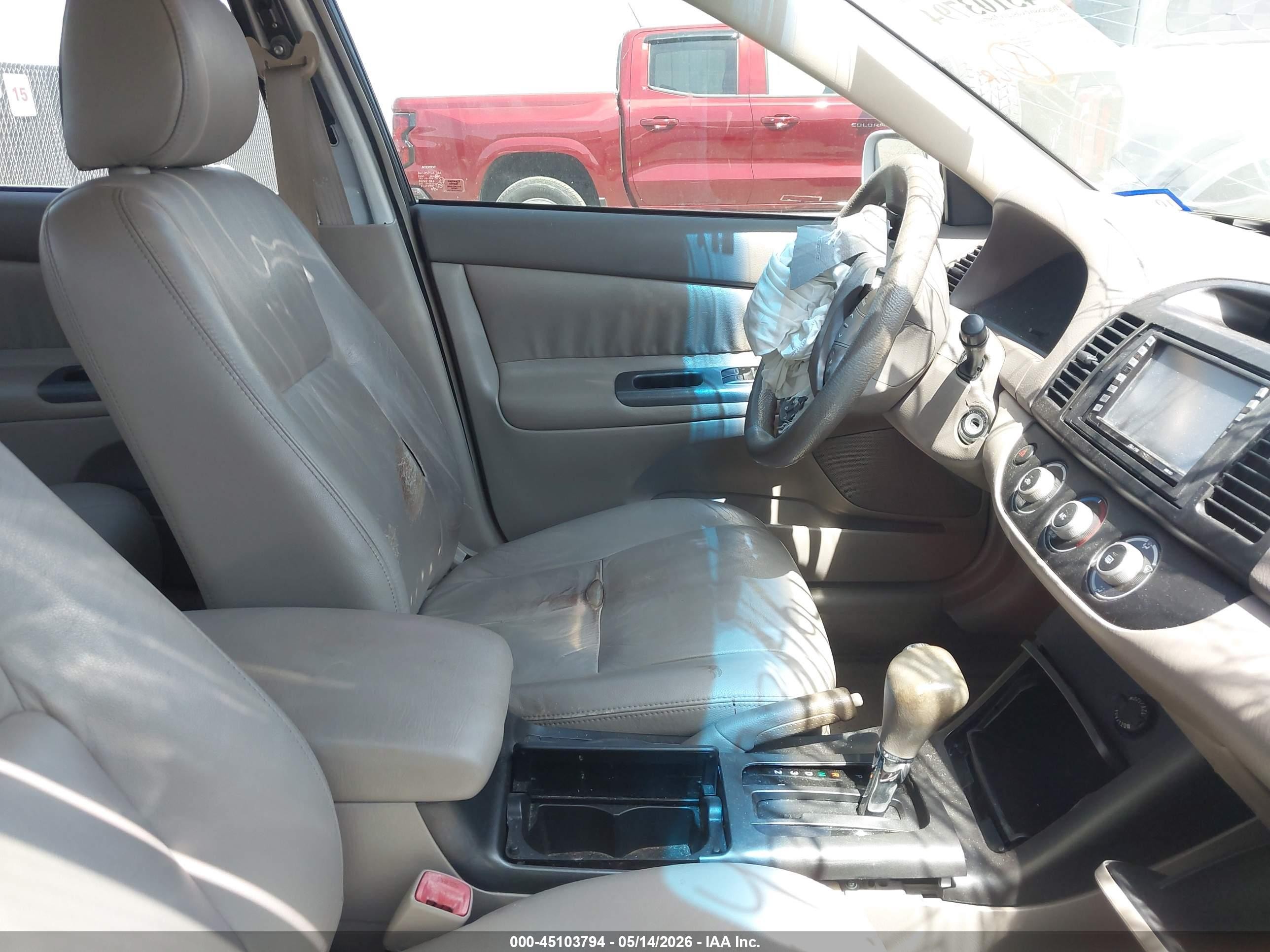 2006 Toyota Camry Le White vin: JTDBE32K063049975