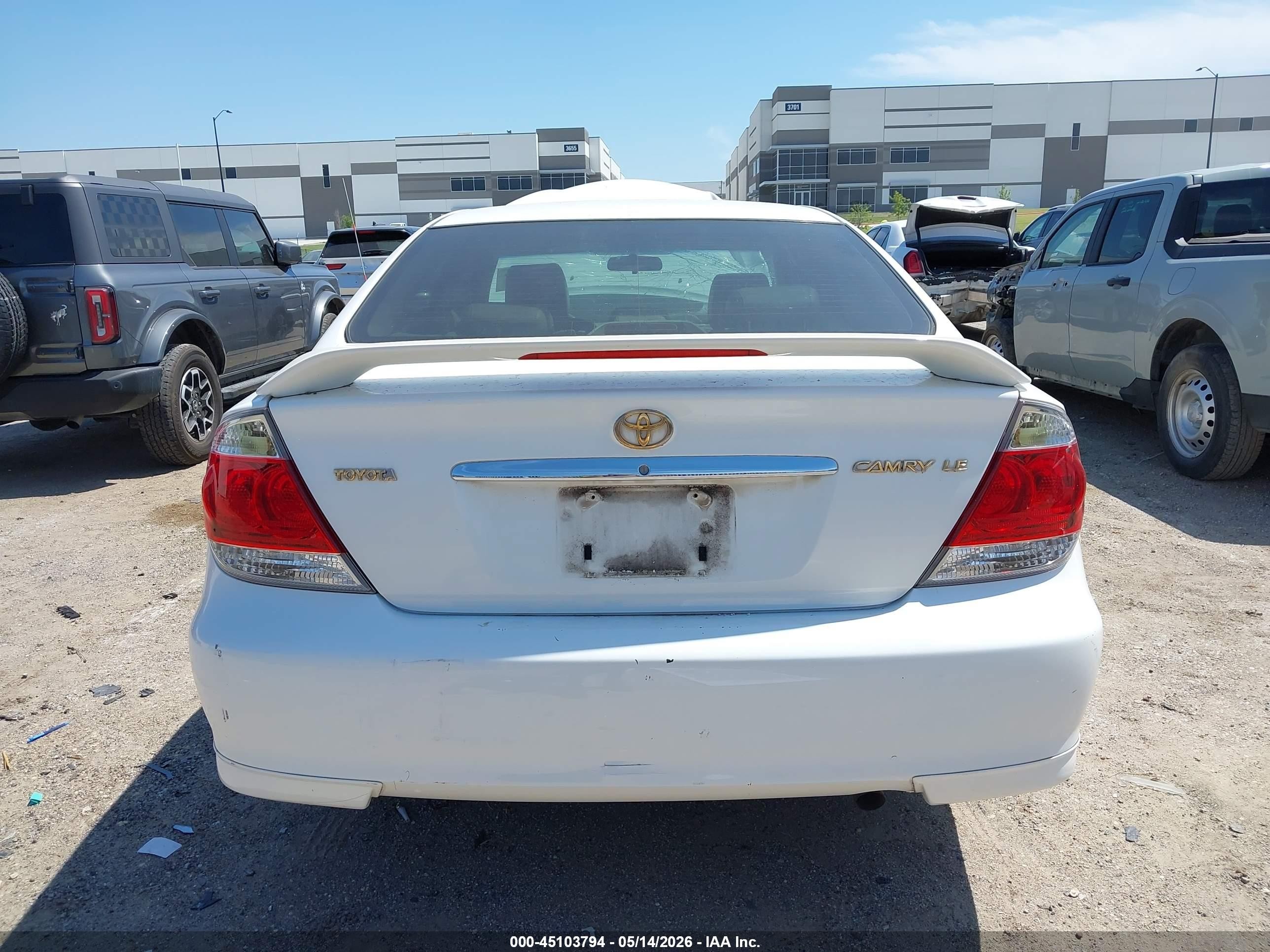 2006 Toyota Camry Le White vin: JTDBE32K063049975