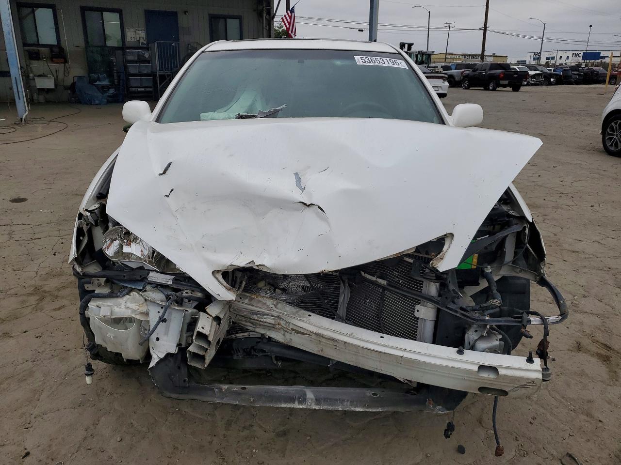 2002 Toyota Camry Le White vin: JTDBE32K120037846
