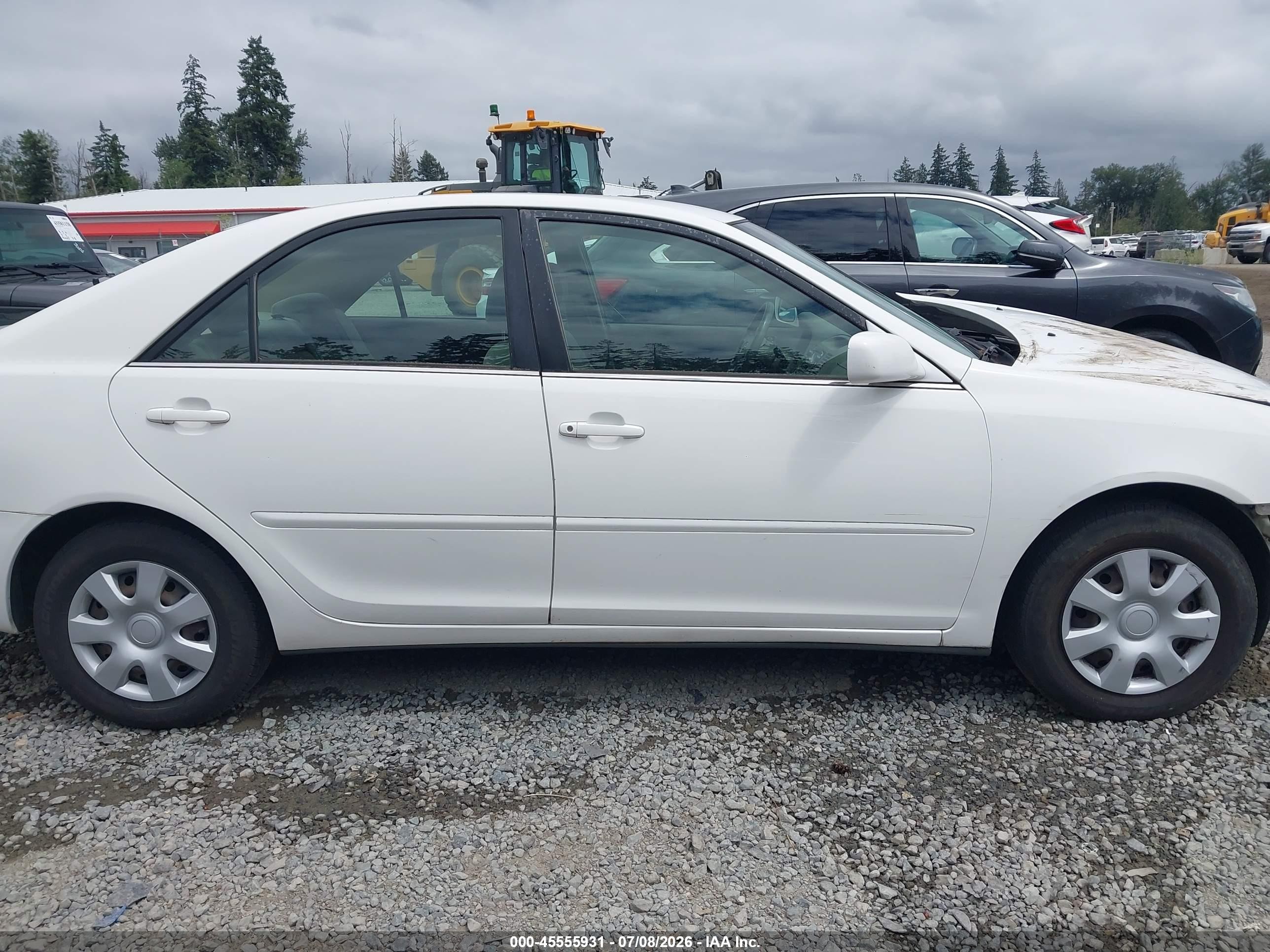 2002 Toyota Camry Le White vin: JTDBE32K120038141