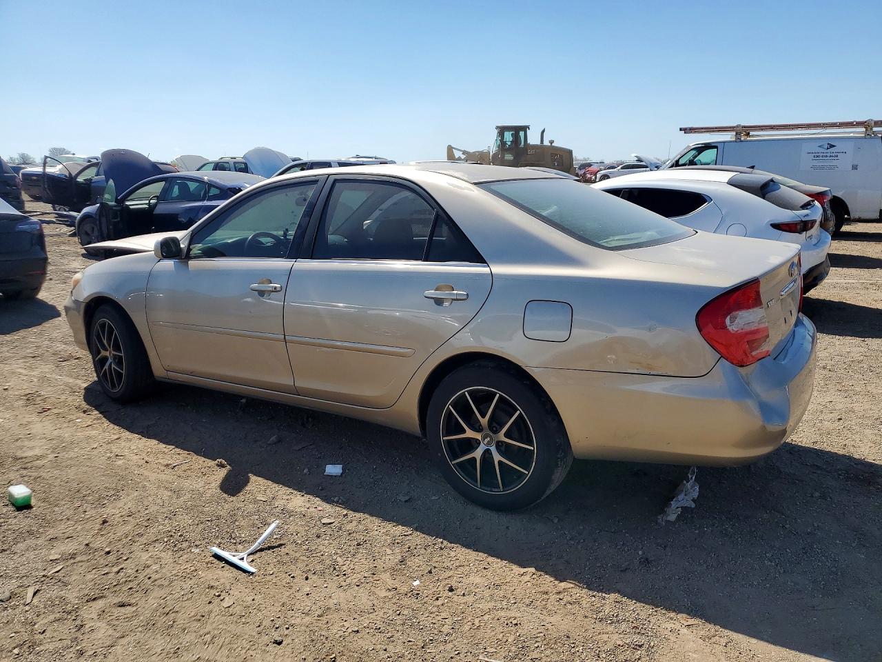 2002 Toyota Camry Le Tan vin: JTDBE32K120052279