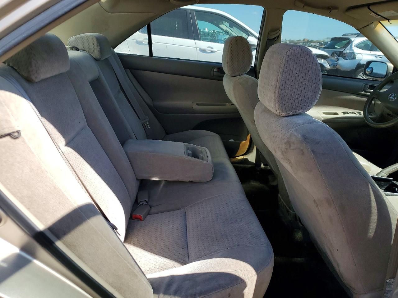 2002 Toyota Camry Le Tan vin: JTDBE32K120052279