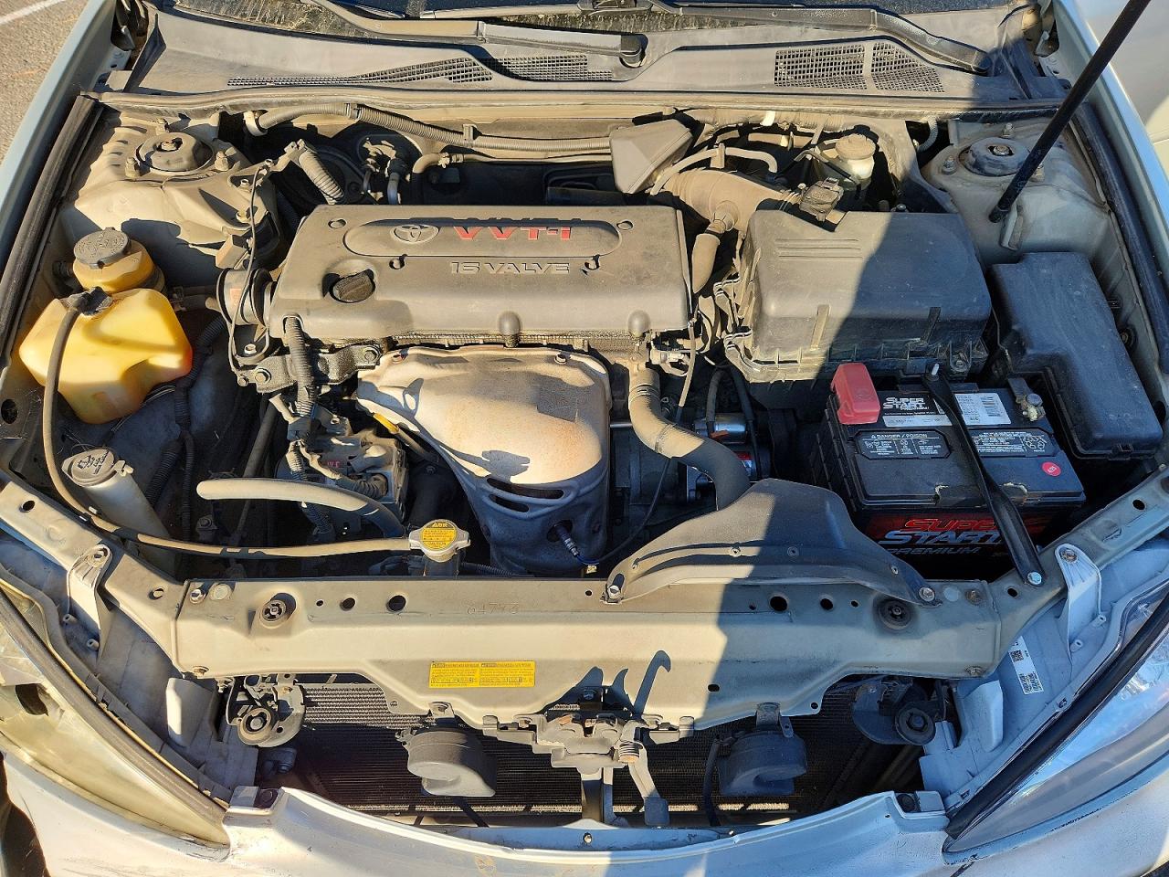 2002 Toyota Camry Le Gray vin: JTDBE32K120101853