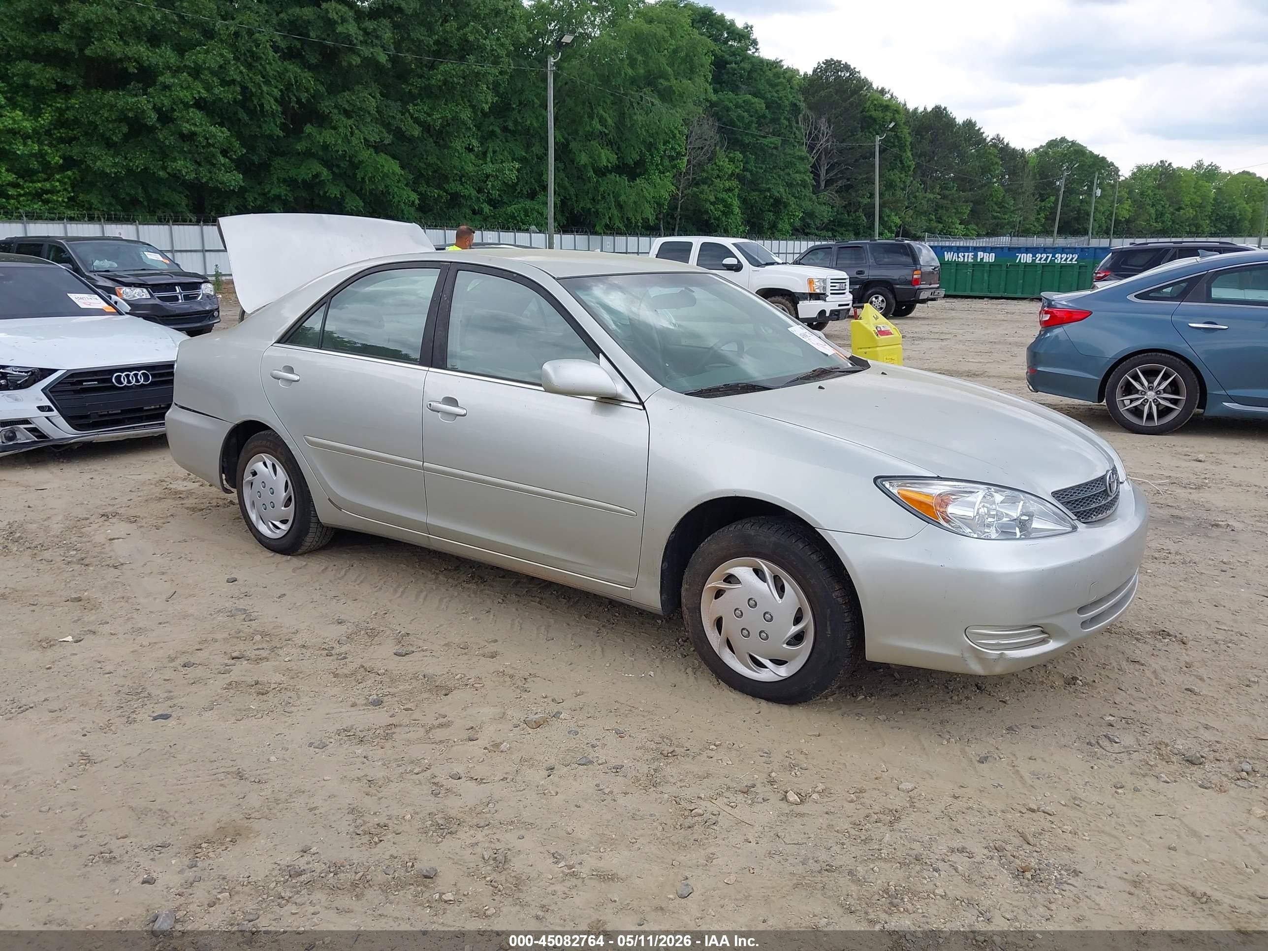 2002 Toyota Camry Le Silver vin: JTDBE32K120111556
