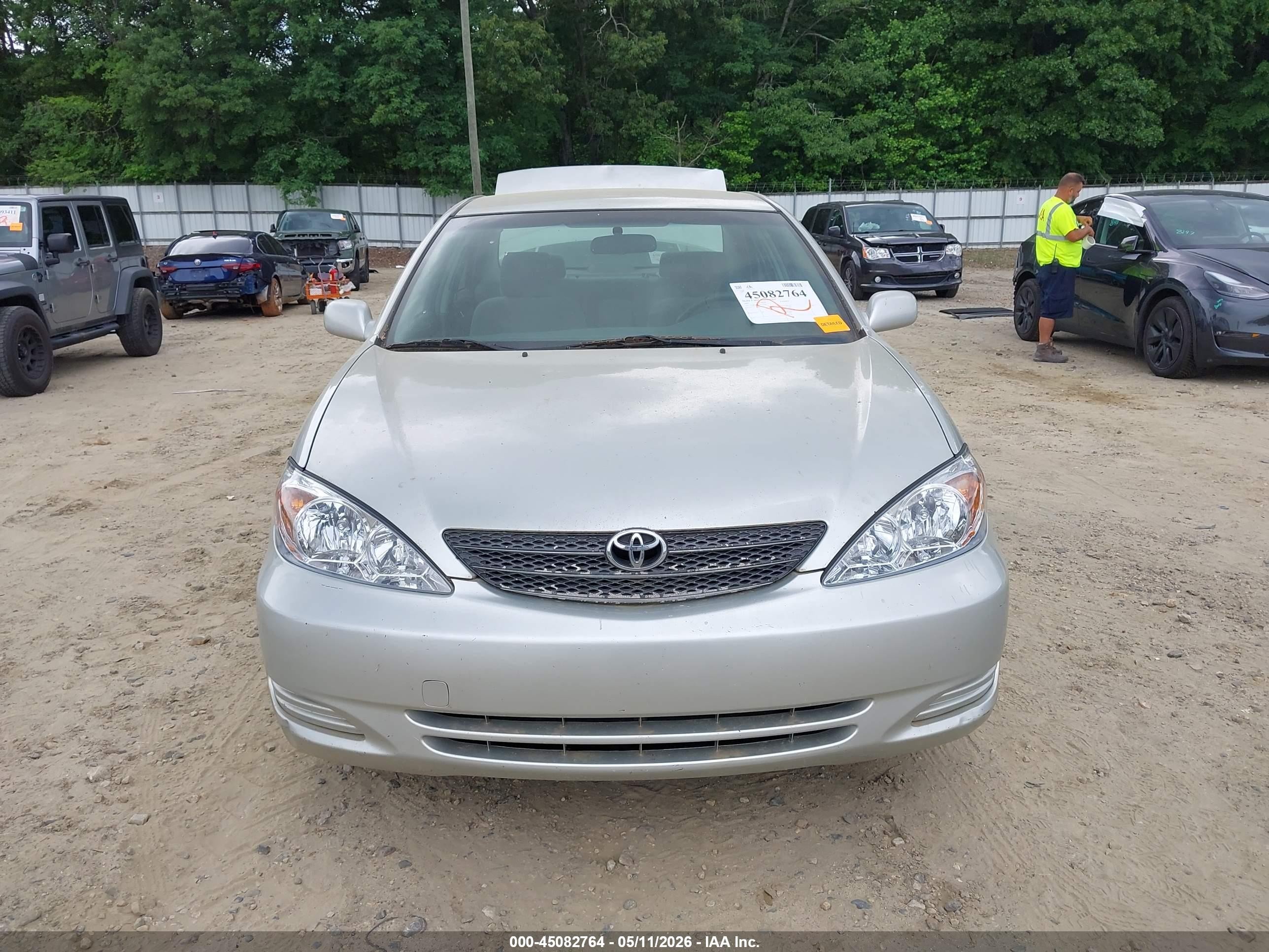 2002 Toyota Camry Le Silver vin: JTDBE32K120111556