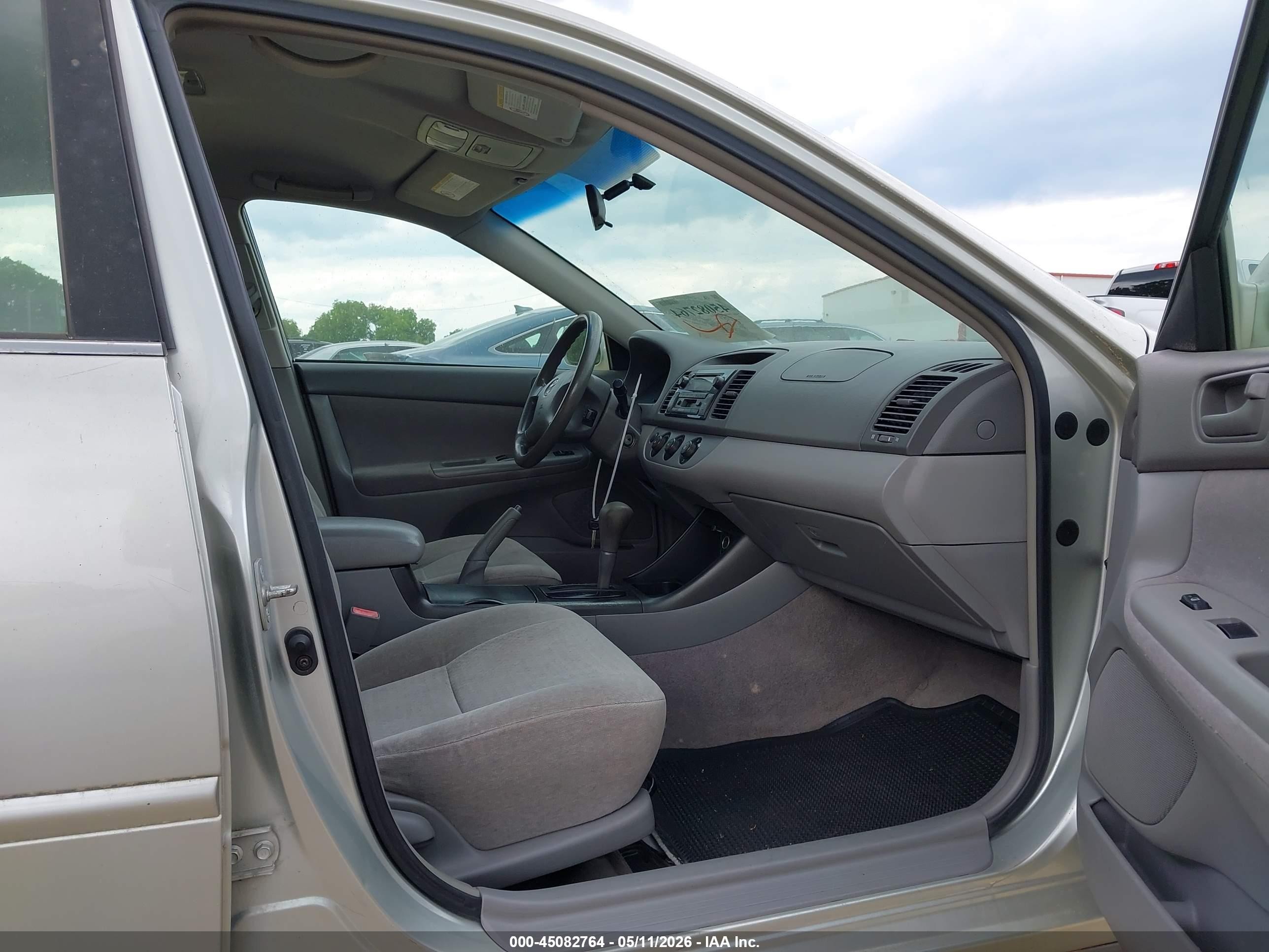 2002 Toyota Camry Le Silver vin: JTDBE32K120111556