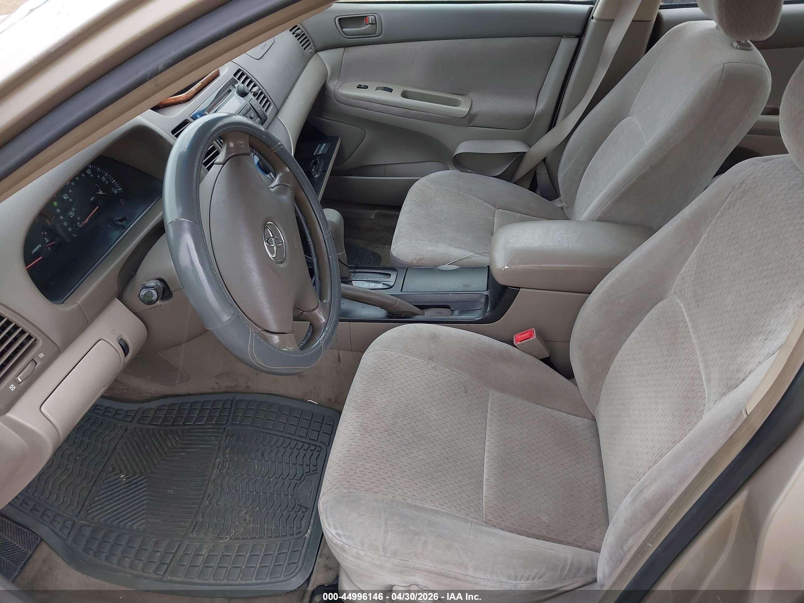 2003 Toyota Camry Le Gold vin: JTDBE32K130163044