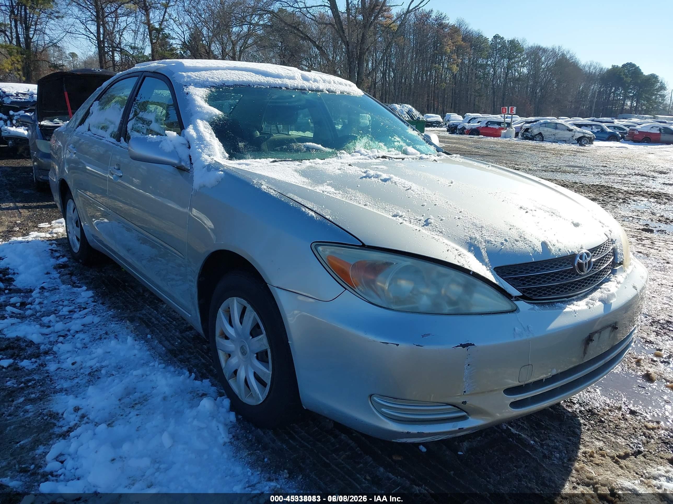 2004 Toyota Camry Le Silver vin: JTDBE32K140248404