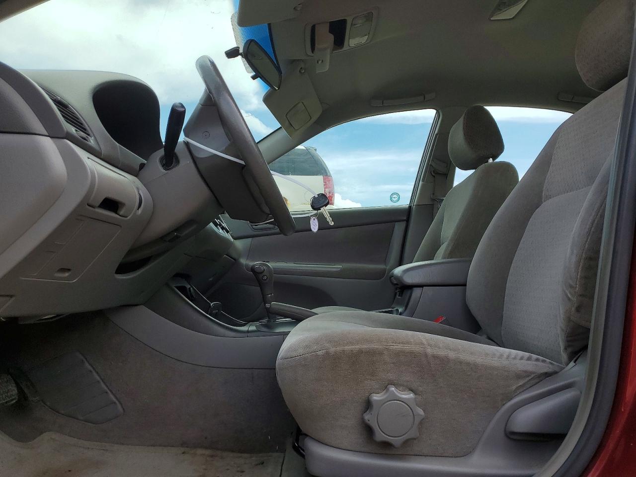 2002 Toyota Camry Le Maroon vin: JTDBE32K220073335