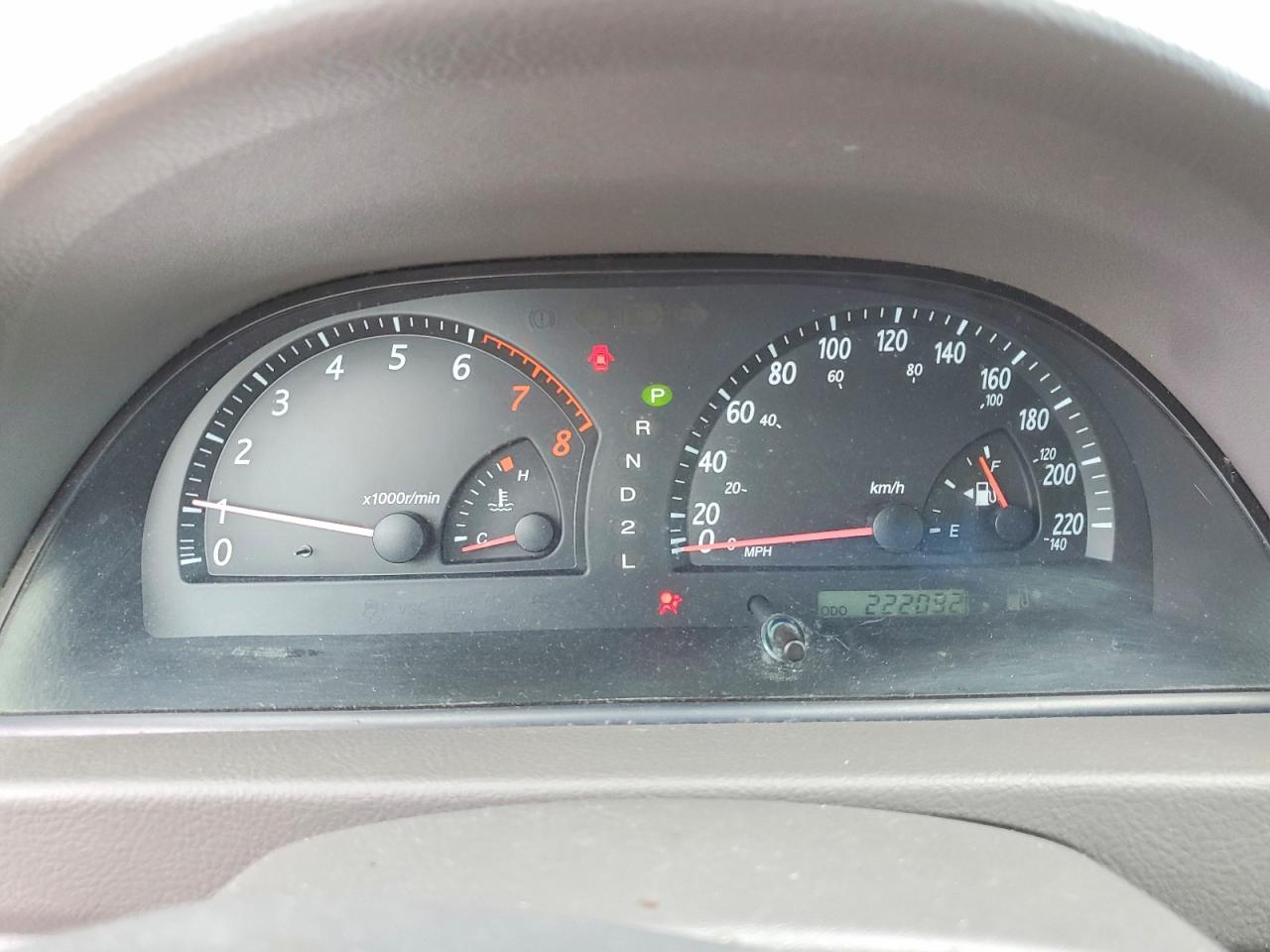 2002 Toyota Camry Le Maroon vin: JTDBE32K220073335