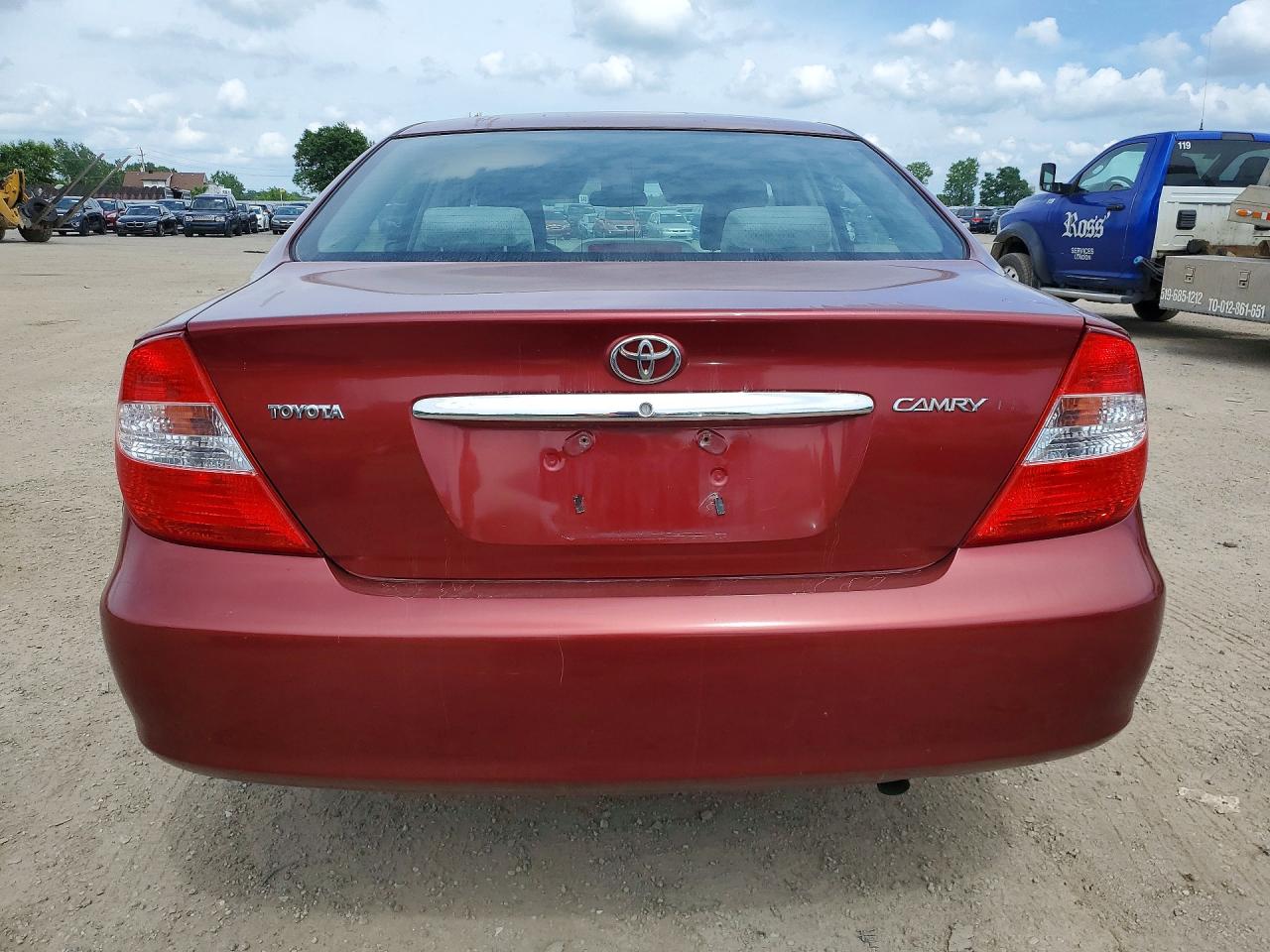 2002 Toyota Camry Le Maroon vin: JTDBE32K220073335