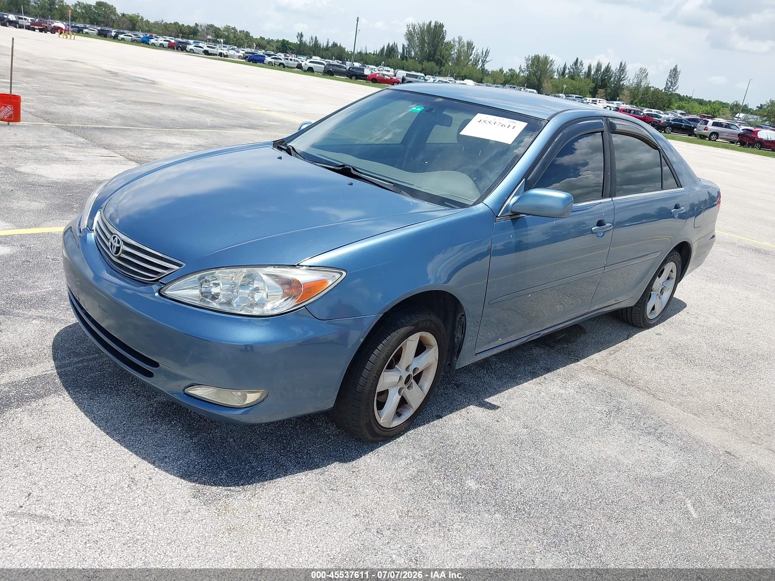 2002 Toyota Camry Le Blue vin: JTDBE32K220109797