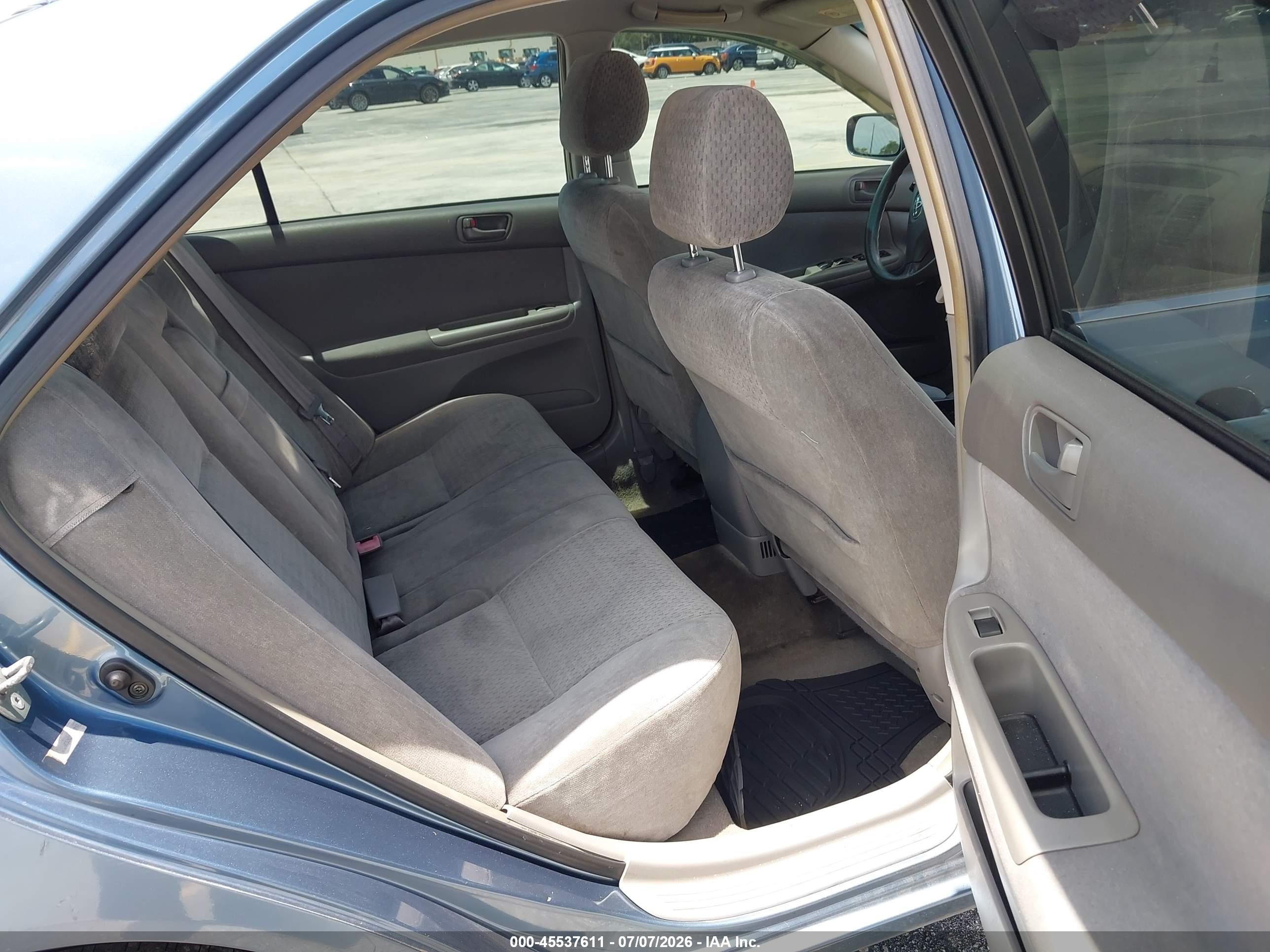 2002 Toyota Camry Le Blue vin: JTDBE32K220109797