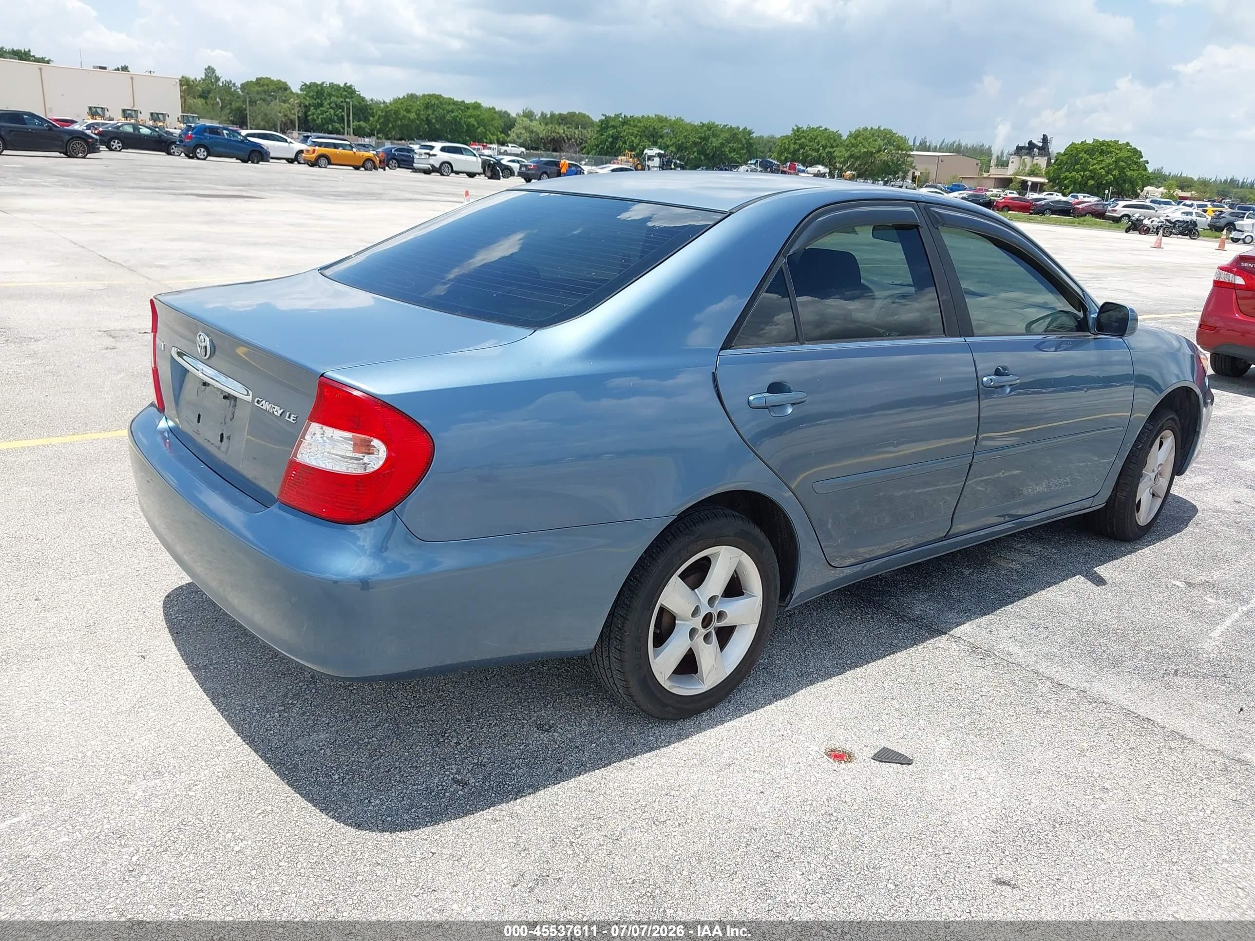 2002 Toyota Camry Le Blue vin: JTDBE32K220109797