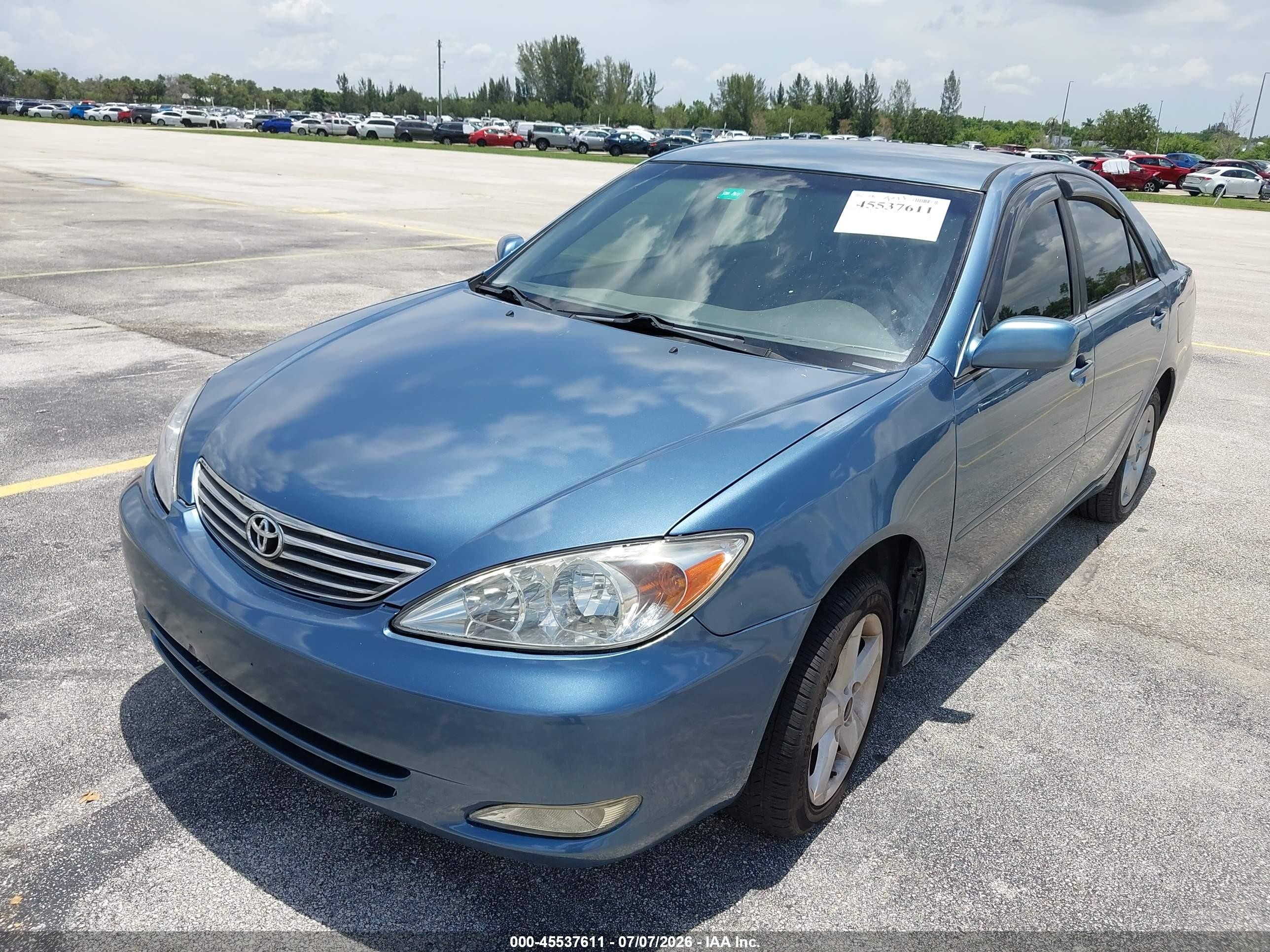 2002 Toyota Camry Le Blue vin: JTDBE32K220109797