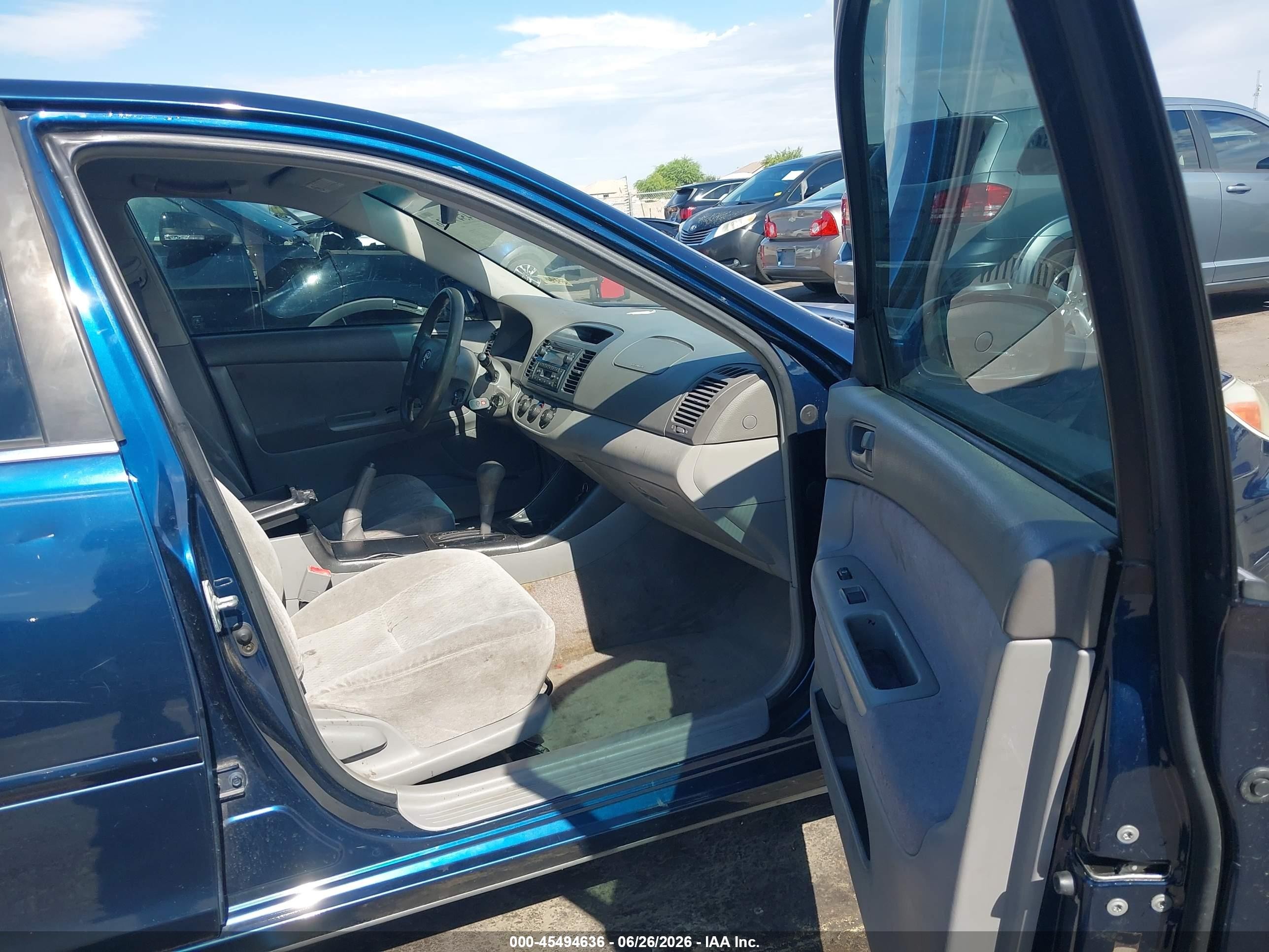 2002 Toyota Camry Le Blue vin: JTDBE32K220123652