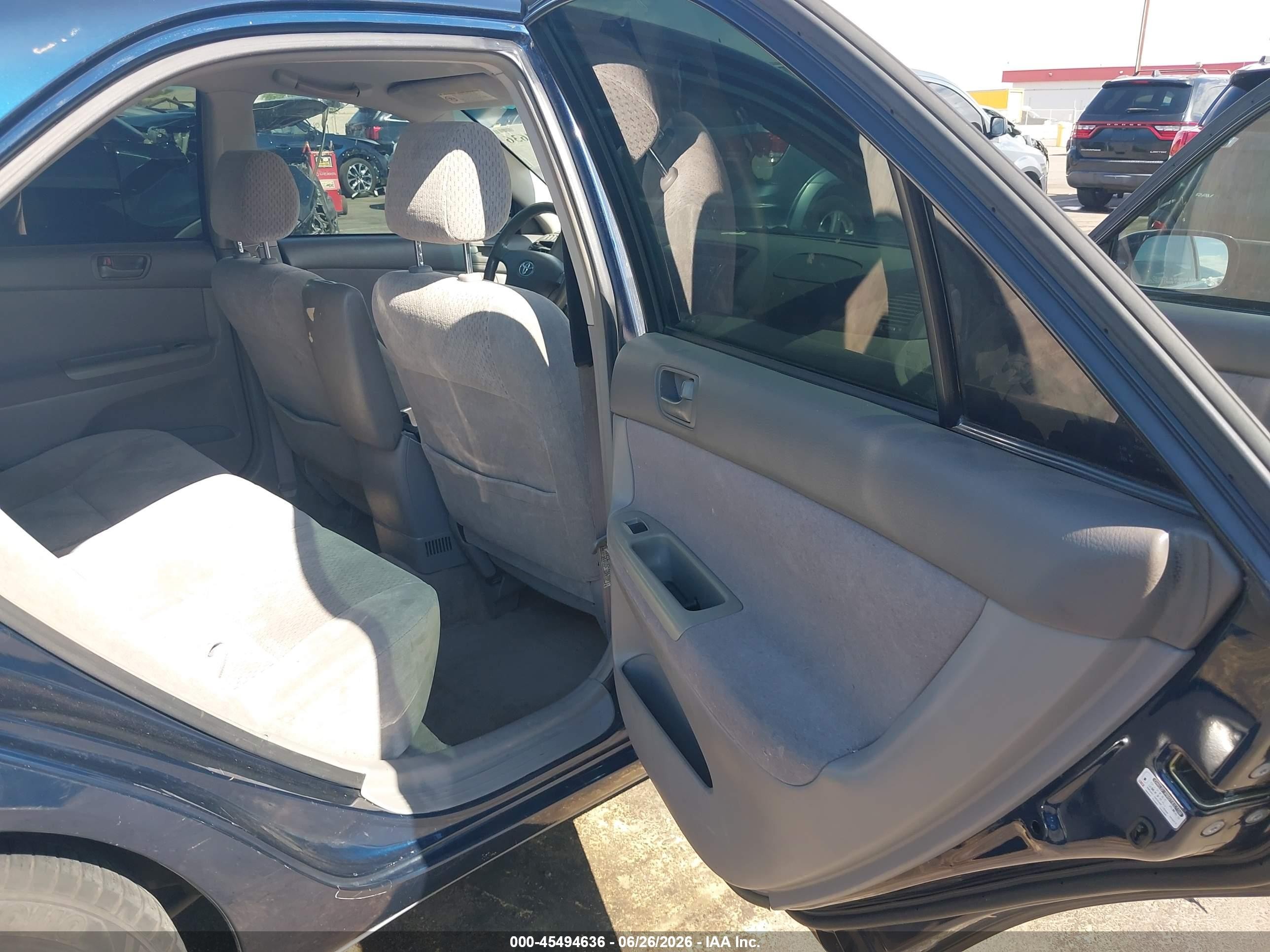 2002 Toyota Camry Le Blue vin: JTDBE32K220123652