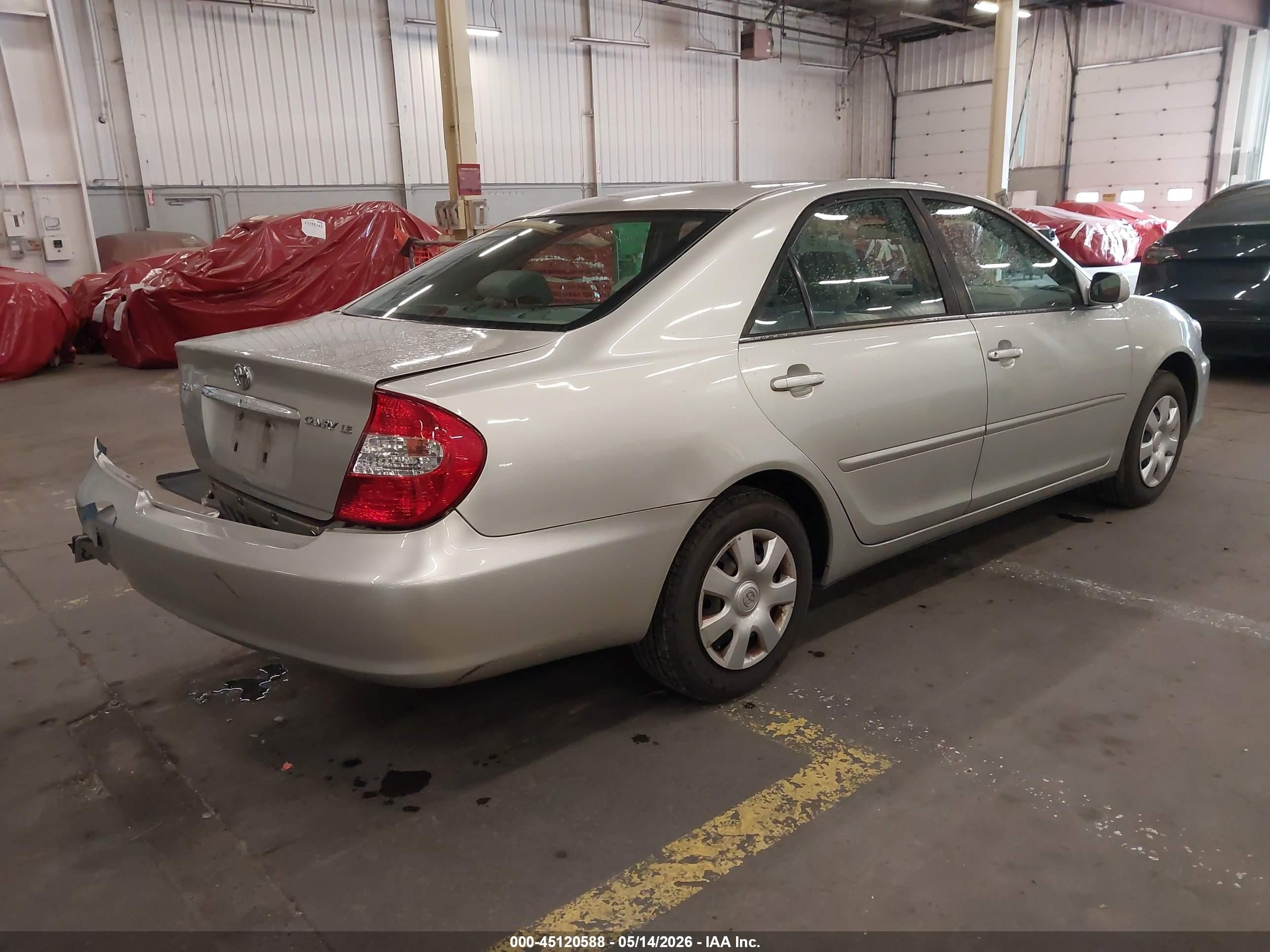 2002 Toyota Camry Le Gray vin: JTDBE32K220135221