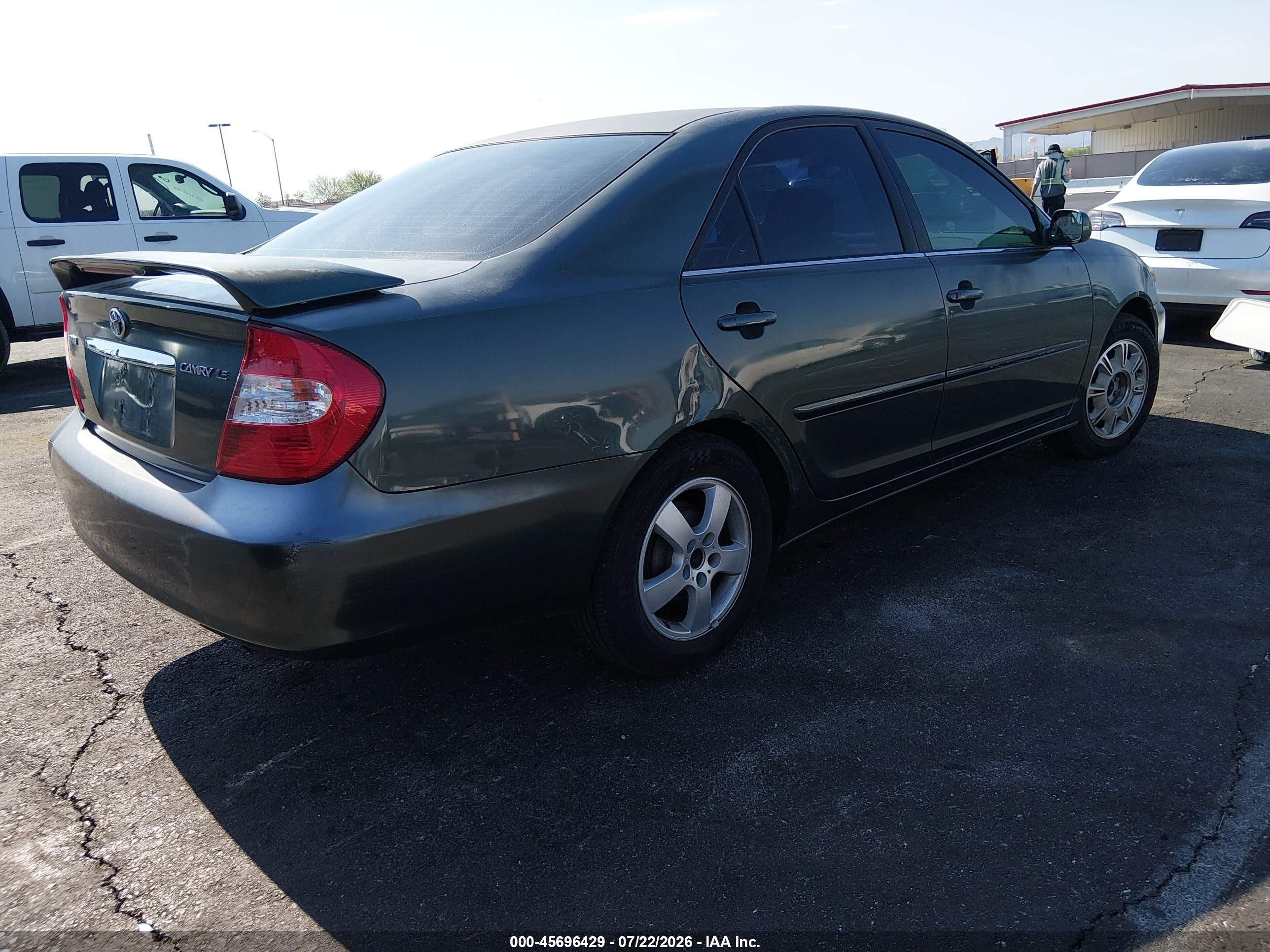 2003 Toyota Camry Le Green vin: JTDBE32K230183657