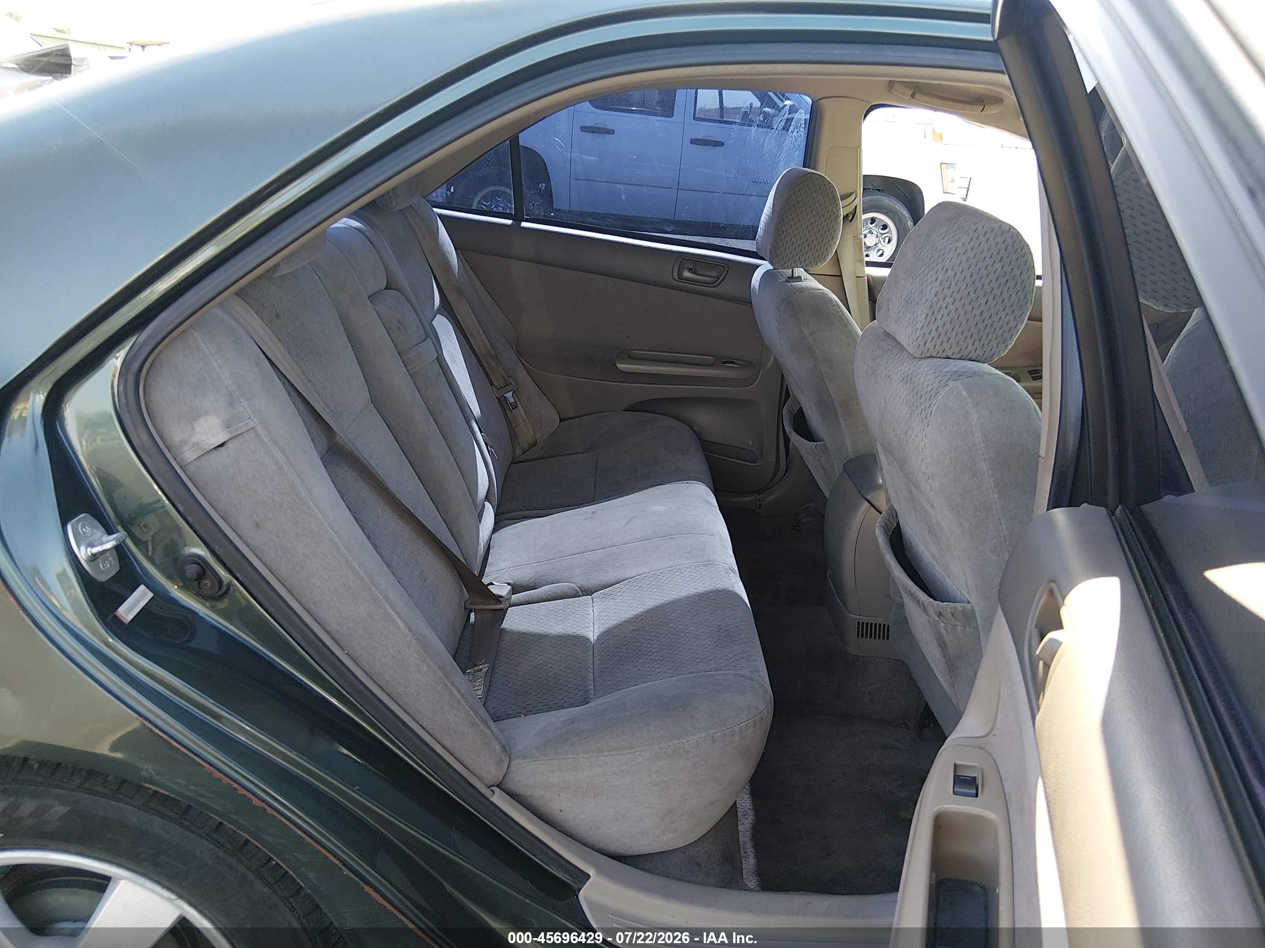 2003 Toyota Camry Le Green vin: JTDBE32K230183657