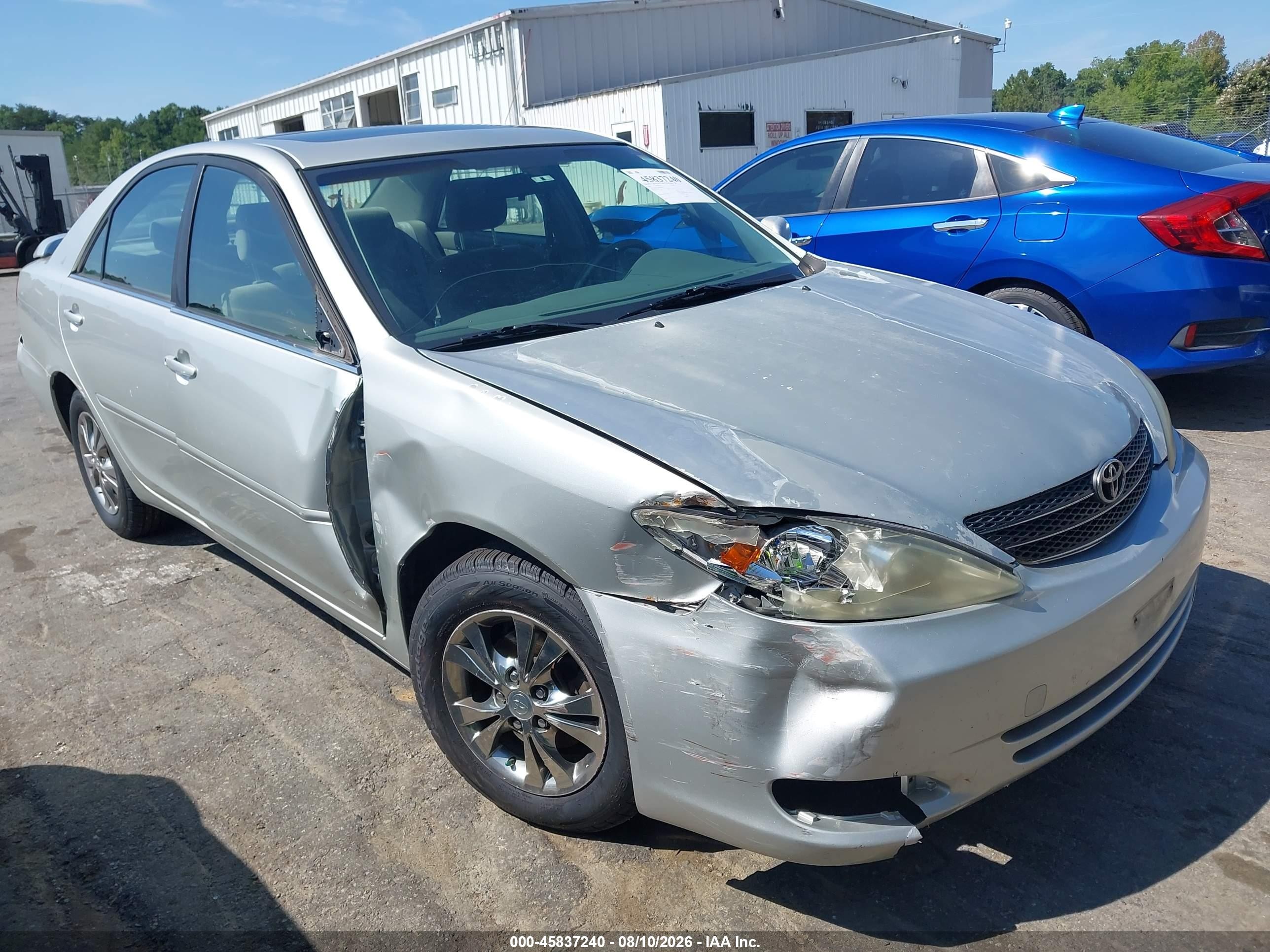 2004 Toyota Camry Le Silver vin: JTDBE32K240260352