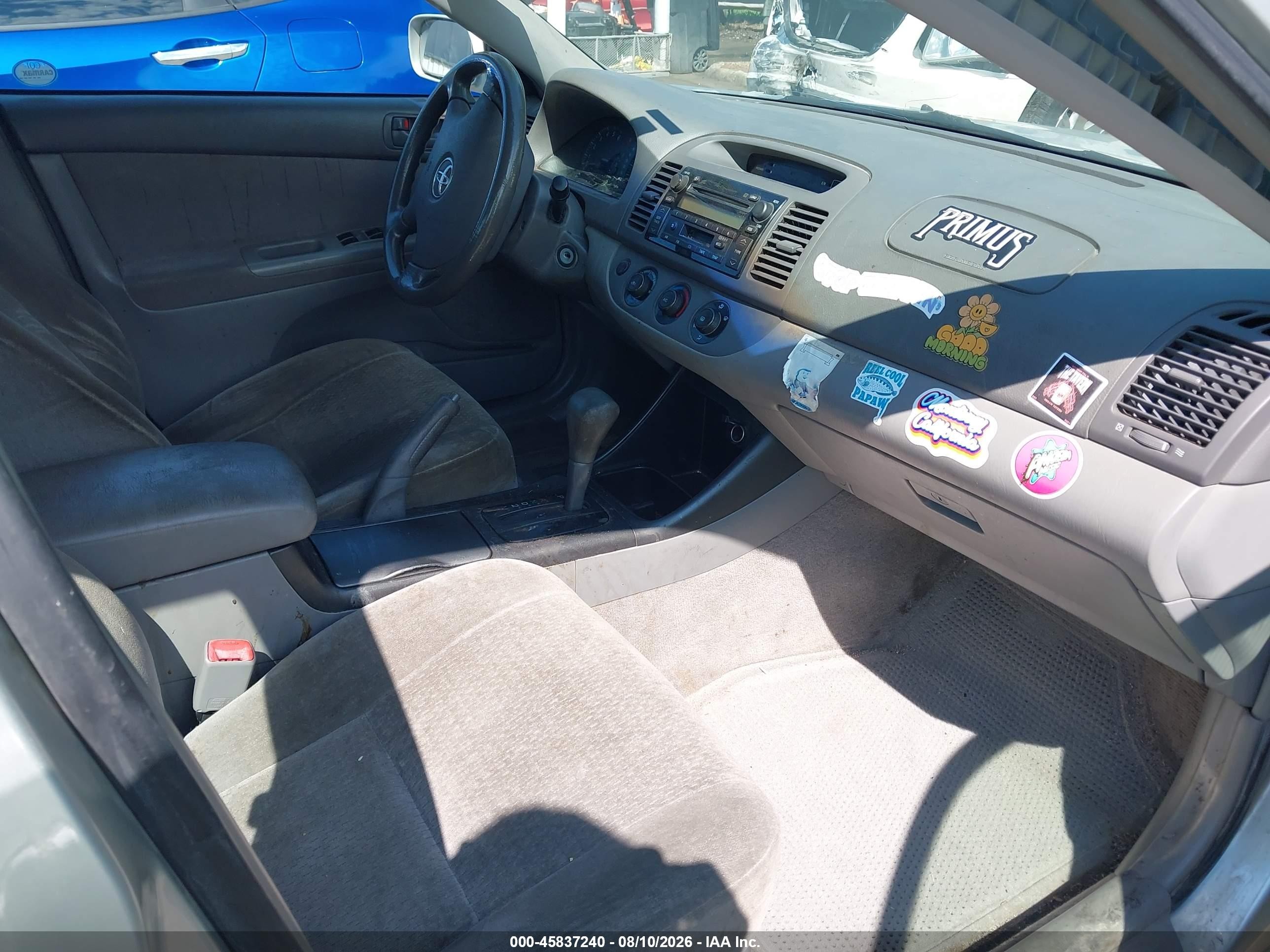 2004 Toyota Camry Le Silver vin: JTDBE32K240260352