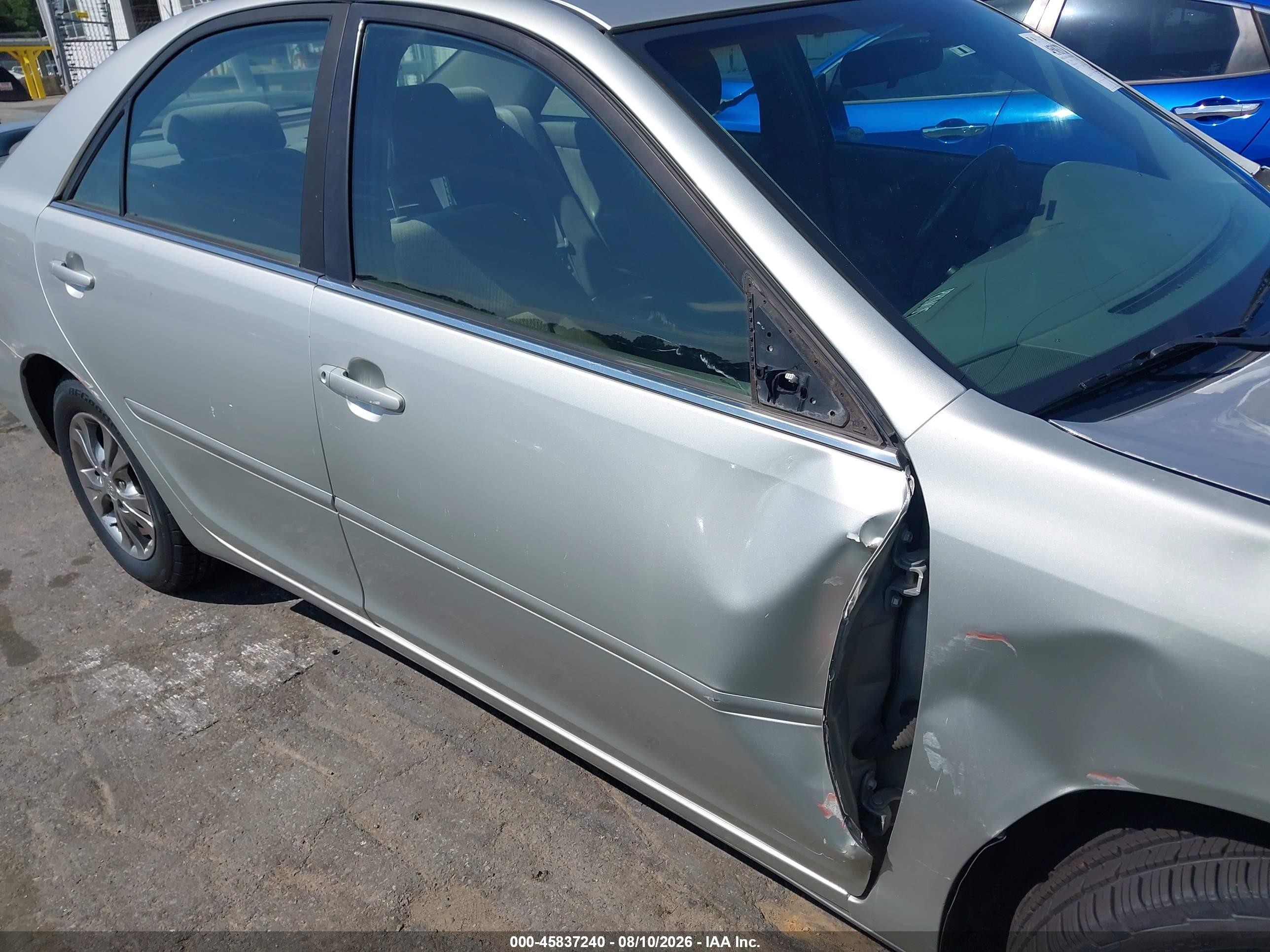 2004 Toyota Camry Le Silver vin: JTDBE32K240260352