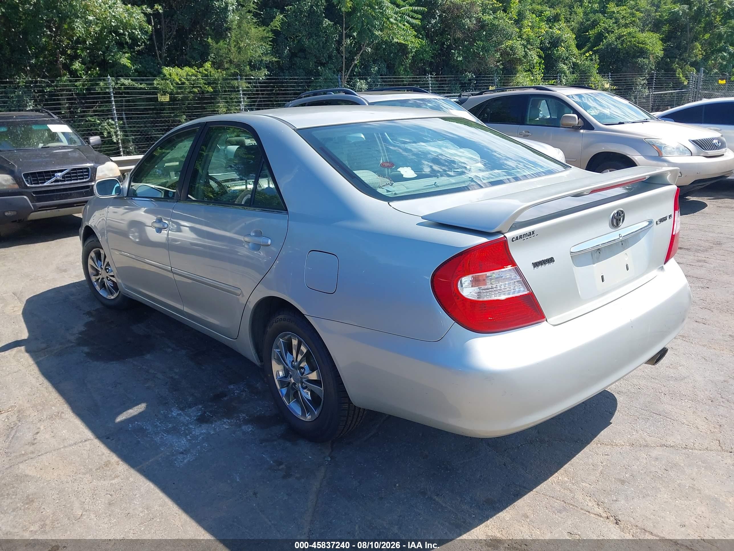2004 Toyota Camry Le Silver vin: JTDBE32K240260352