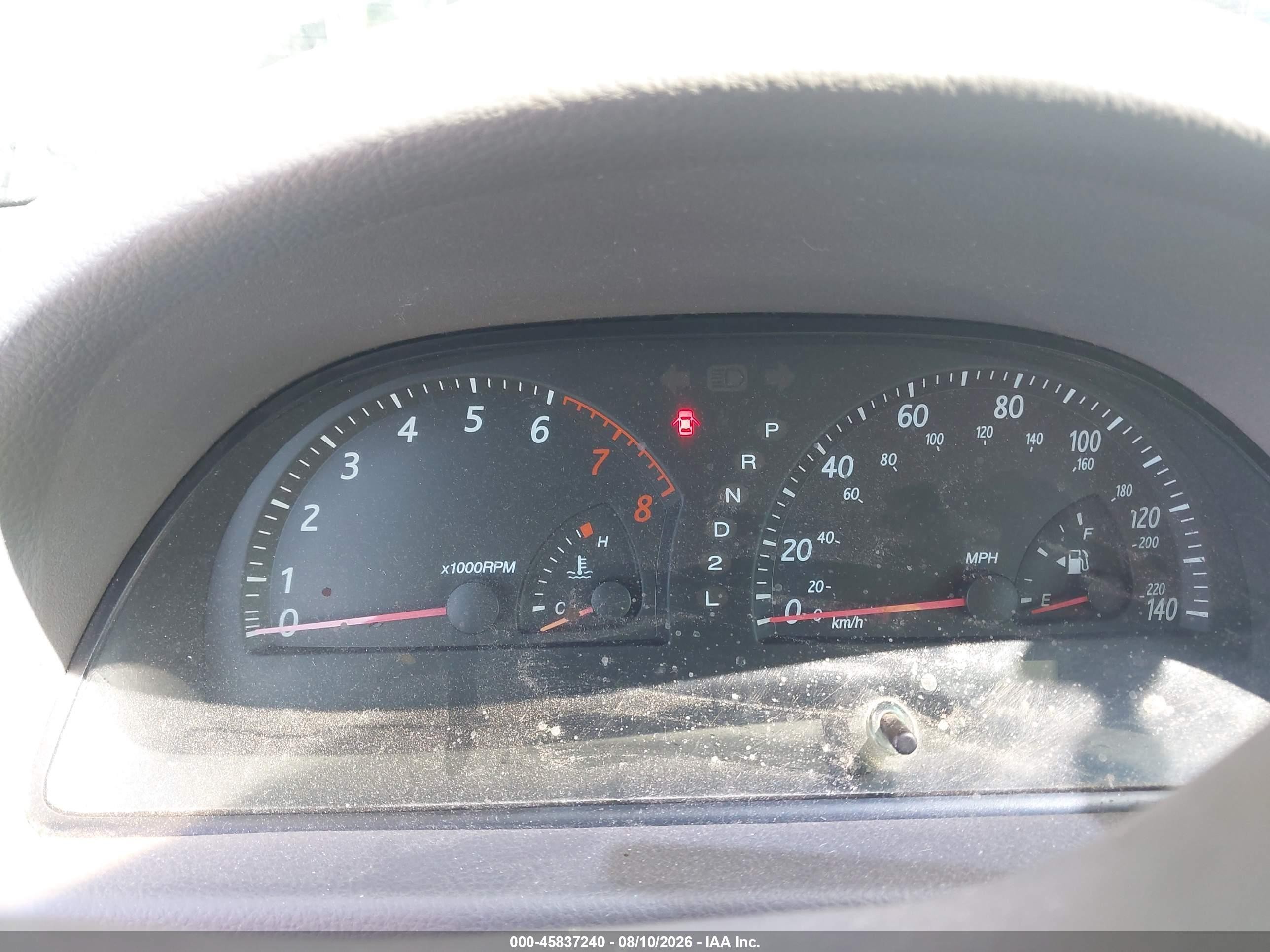 2004 Toyota Camry Le Silver vin: JTDBE32K240260352