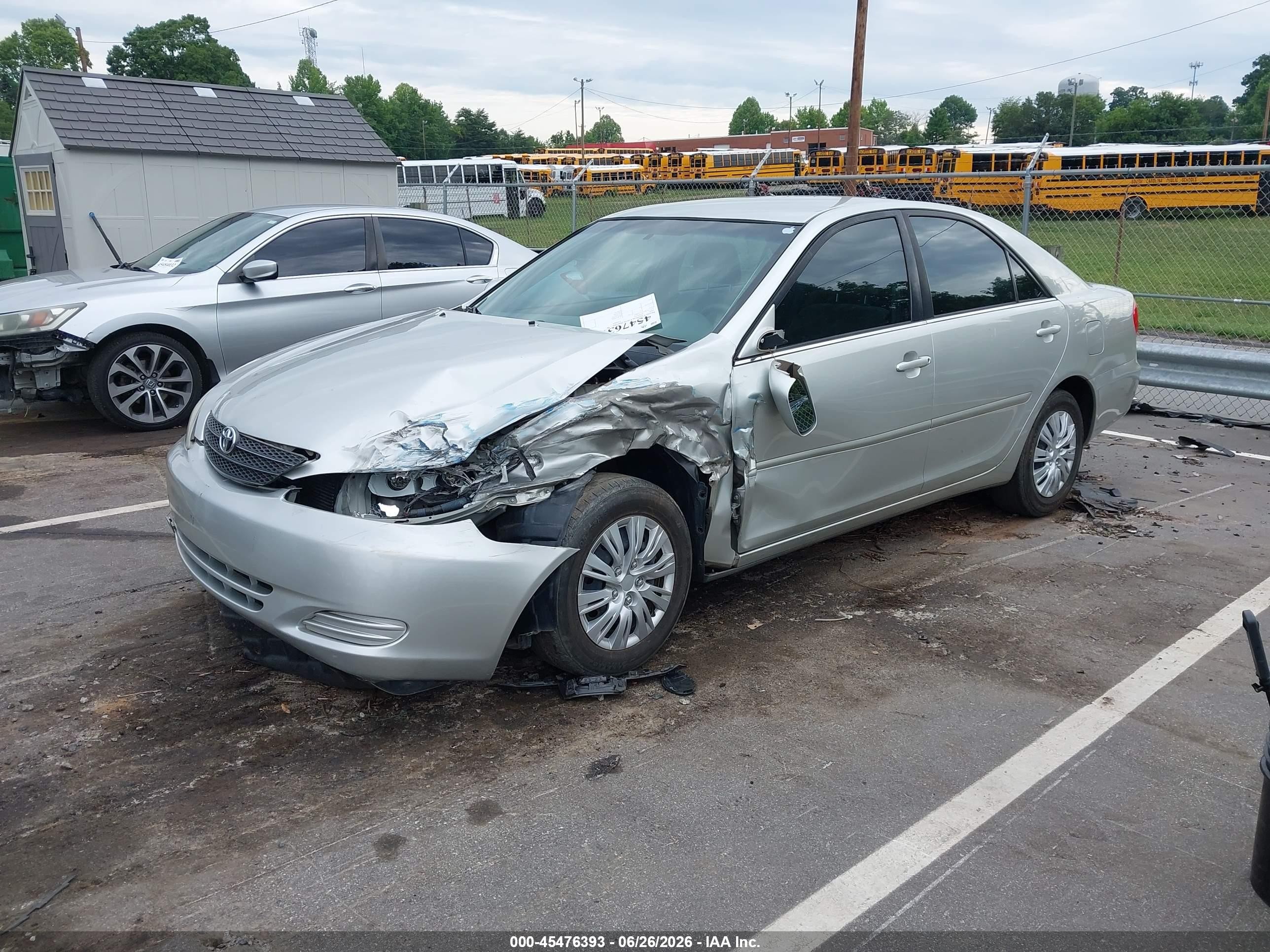 2004 Toyota Camry Le Серебряный vin: JTDBE32K240290824