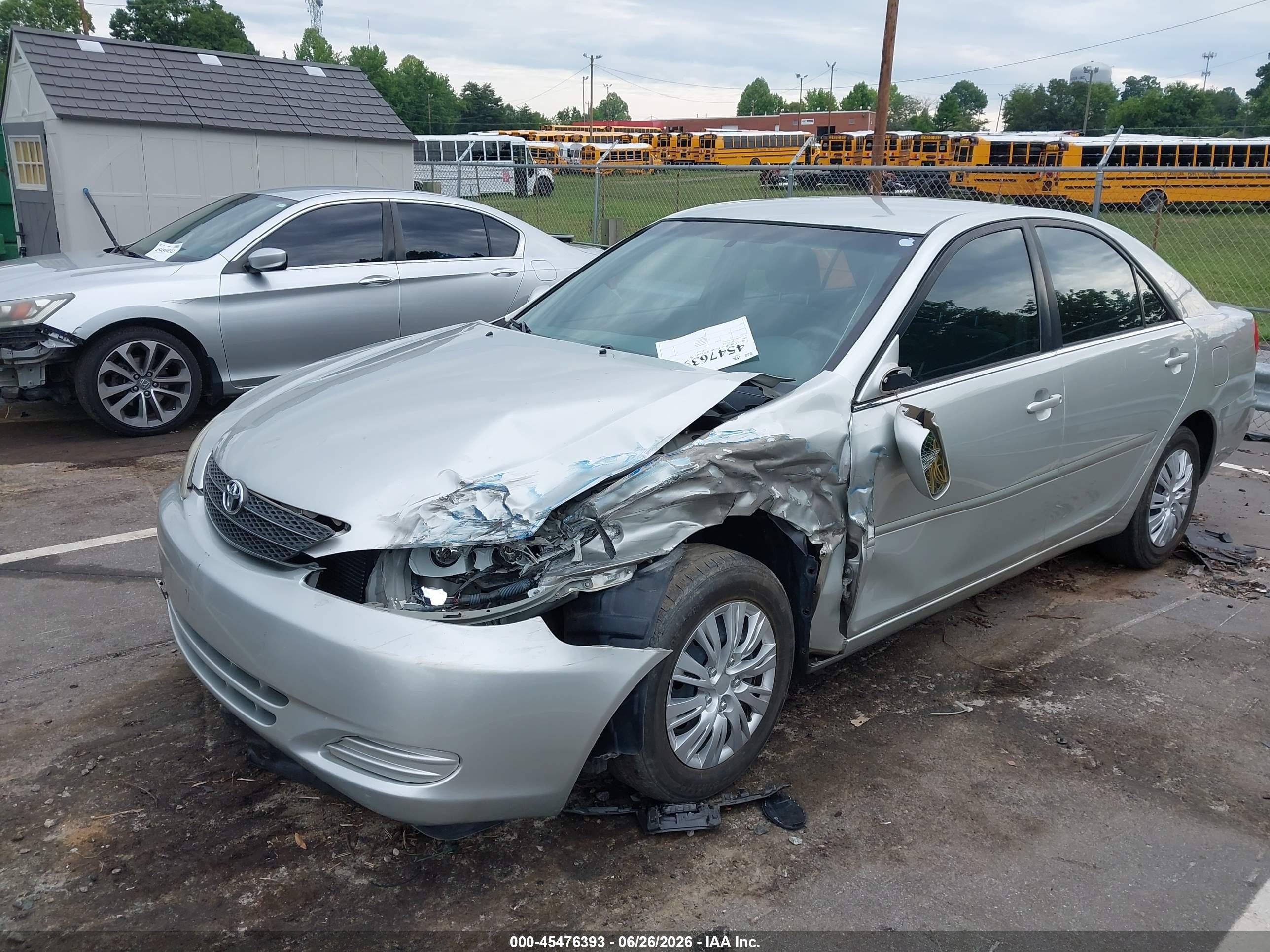 2004 Toyota Camry Le Серебряный vin: JTDBE32K240290824