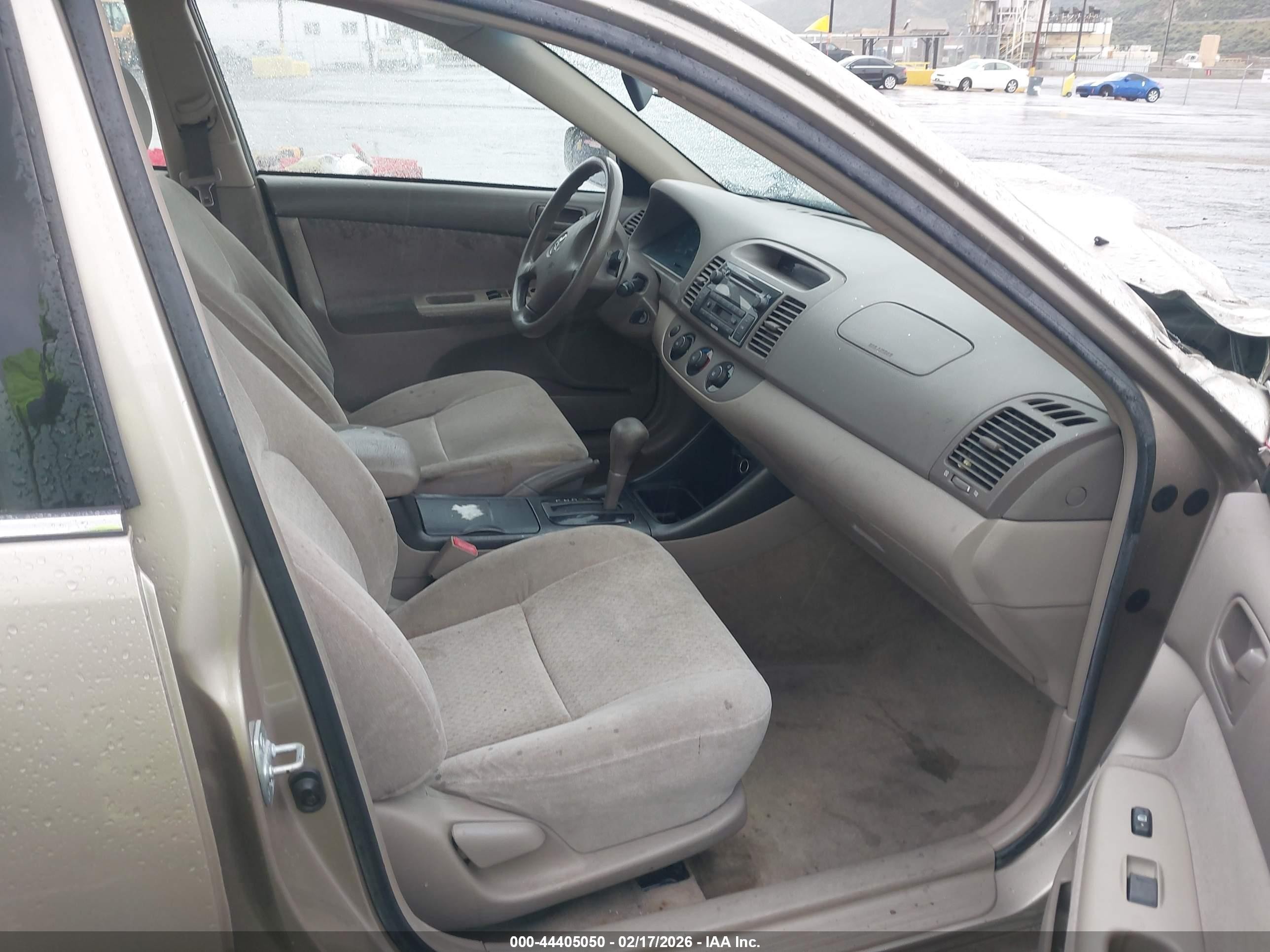 2002 Toyota Camry Le Beige vin: JTDBE32K320127970