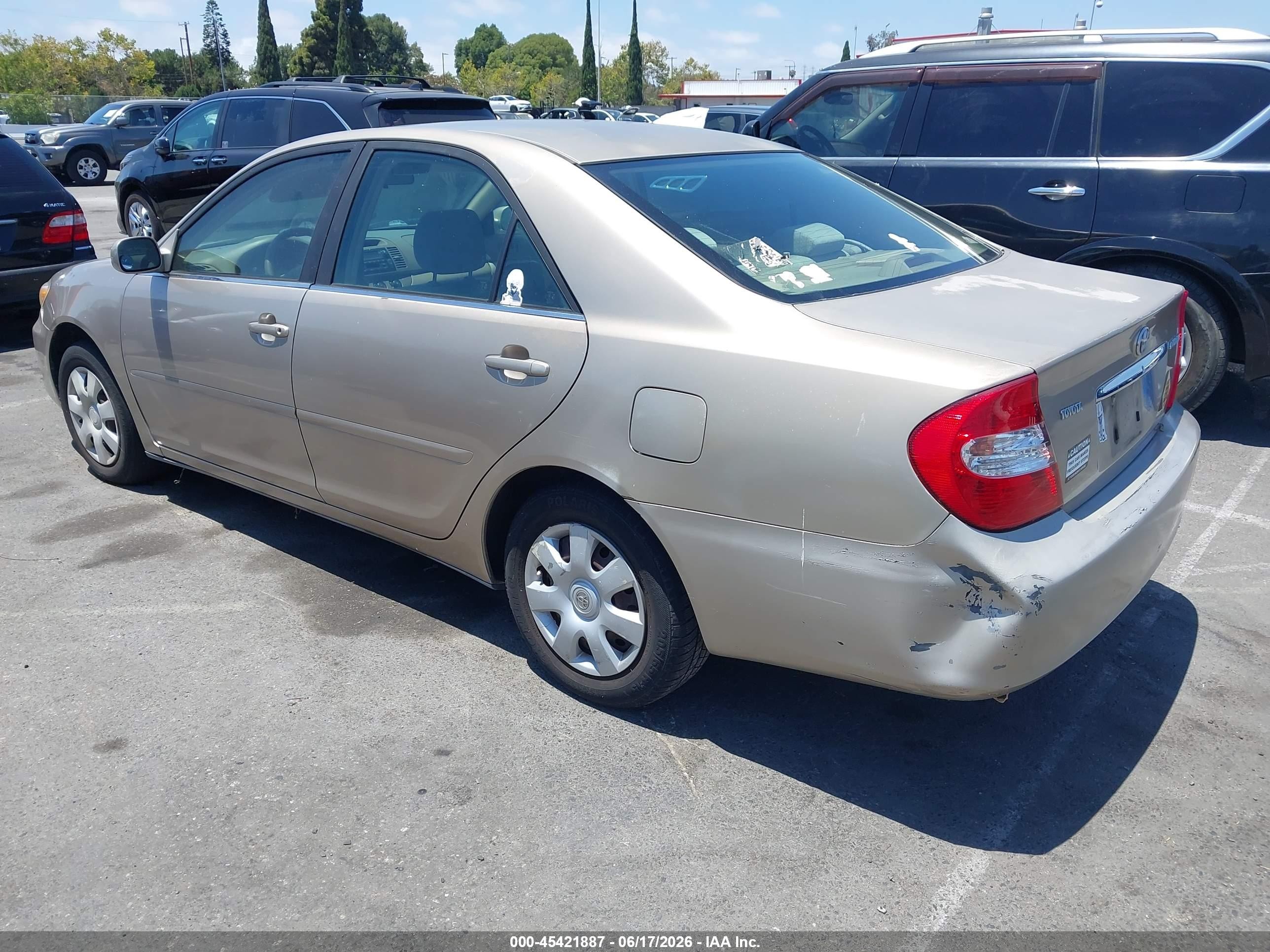 2003 Toyota Camry Le Champagne vin: JTDBE32K330175745