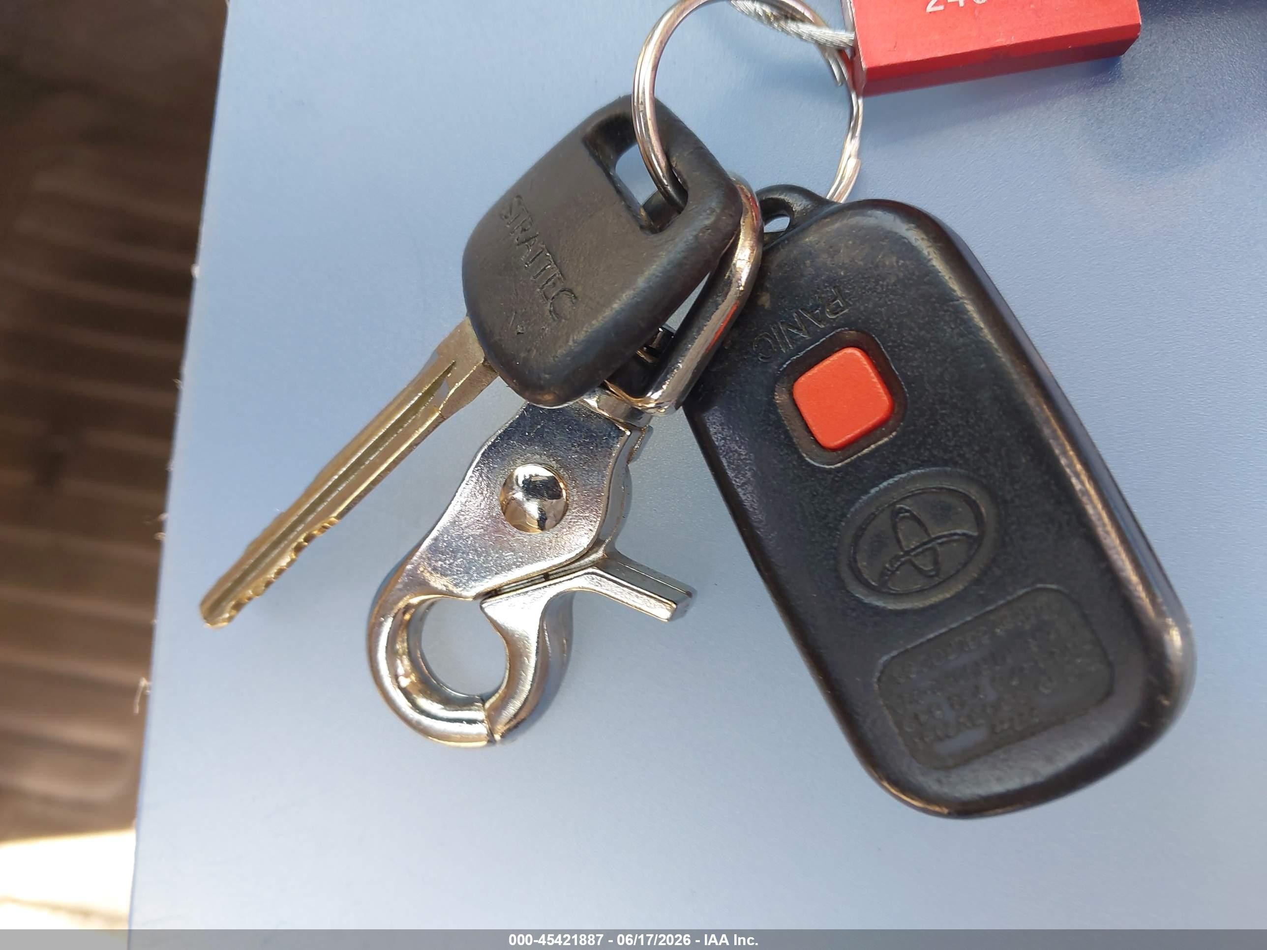 2003 Toyota Camry Le Champagne vin: JTDBE32K330175745