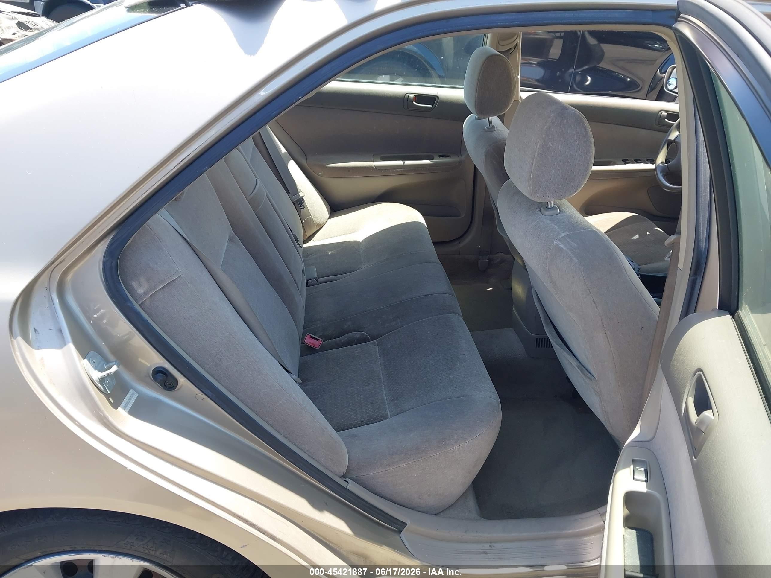 2003 Toyota Camry Le Champagne vin: JTDBE32K330175745