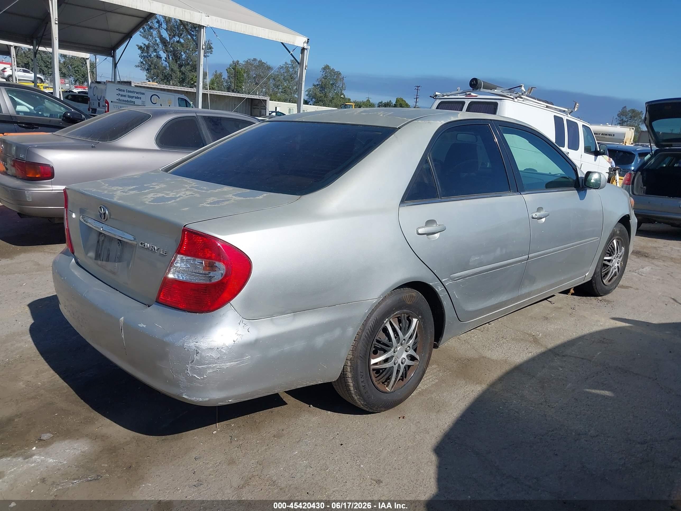2003 Toyota Camry Le Silver vin: JTDBE32K330226502