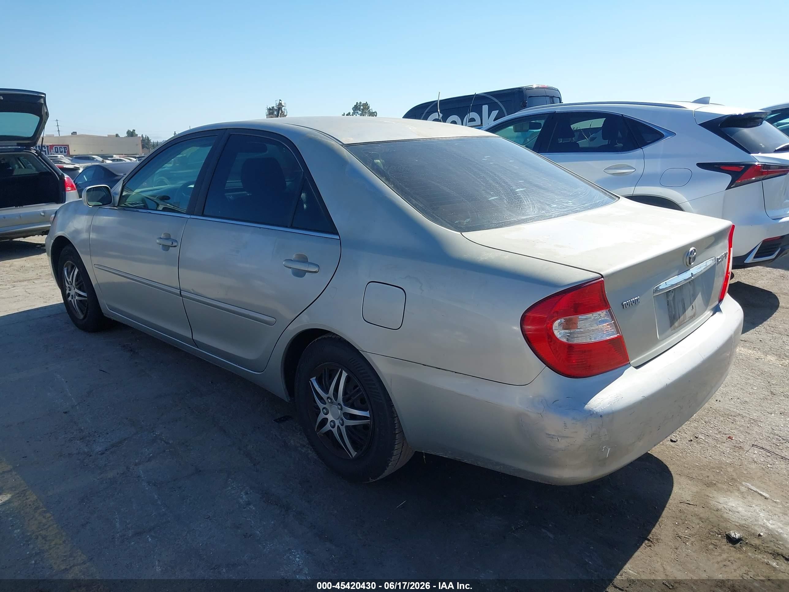 2003 Toyota Camry Le Silver vin: JTDBE32K330226502