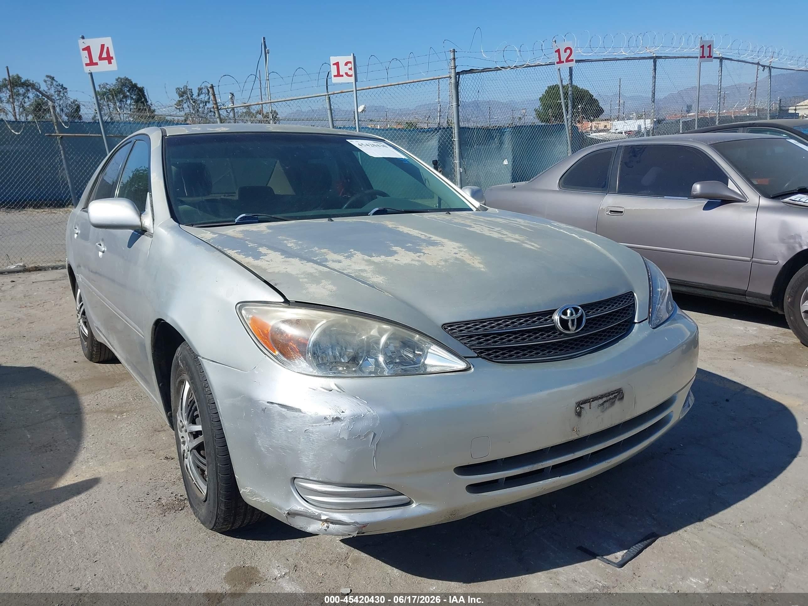 2003 Toyota Camry Le Silver vin: JTDBE32K330226502