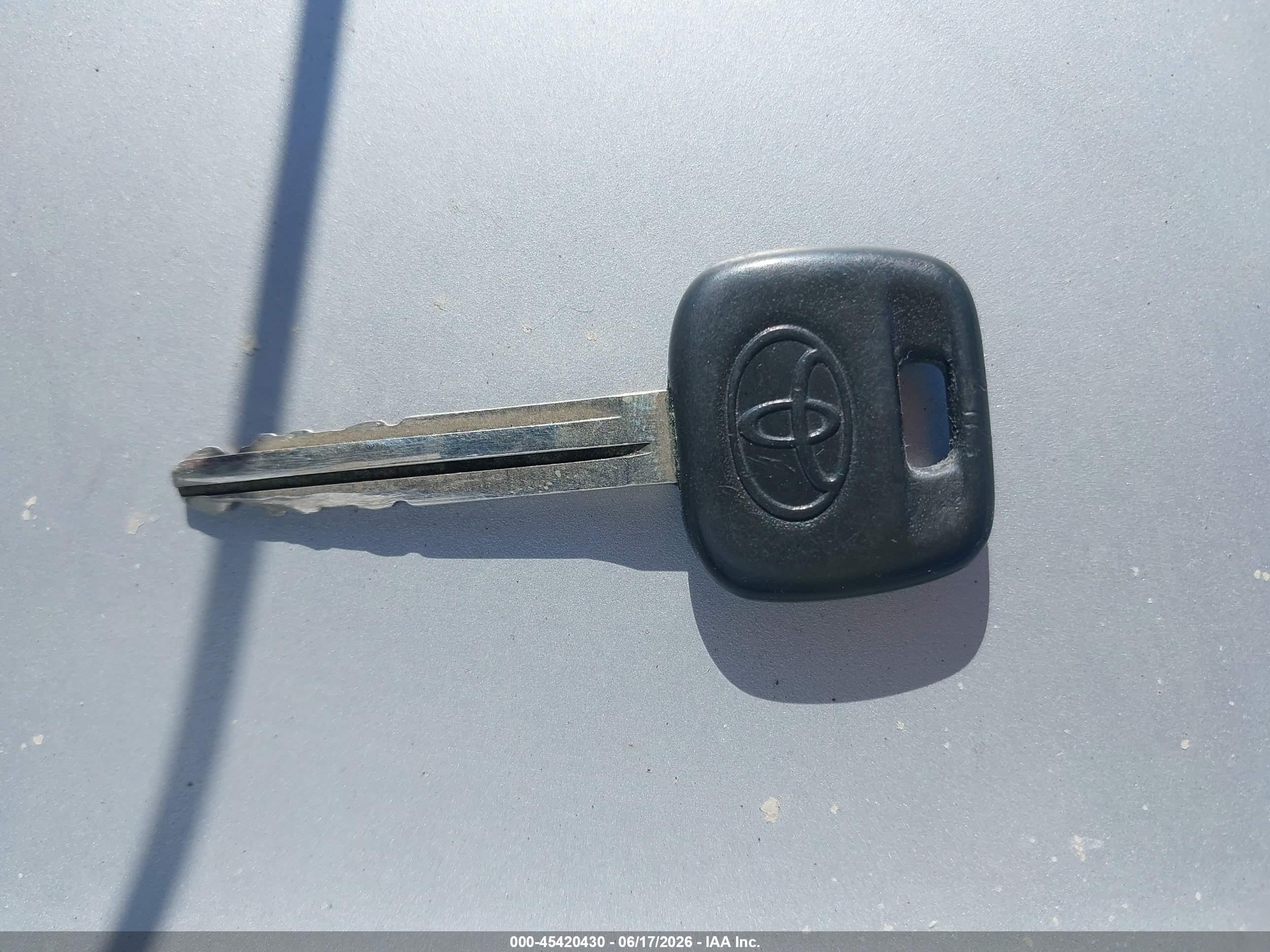 2003 Toyota Camry Le Silver vin: JTDBE32K330226502