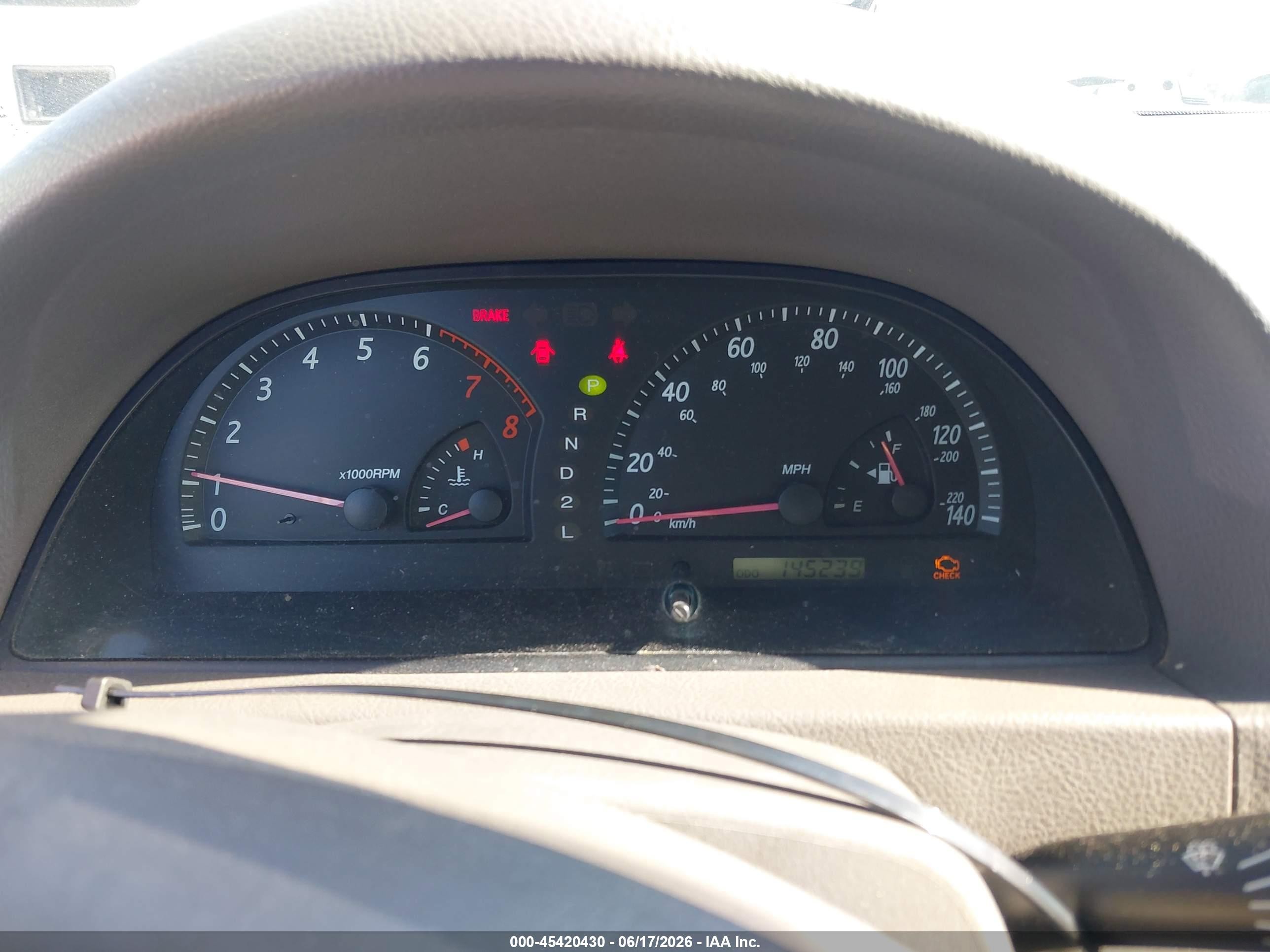 2003 Toyota Camry Le Silver vin: JTDBE32K330226502