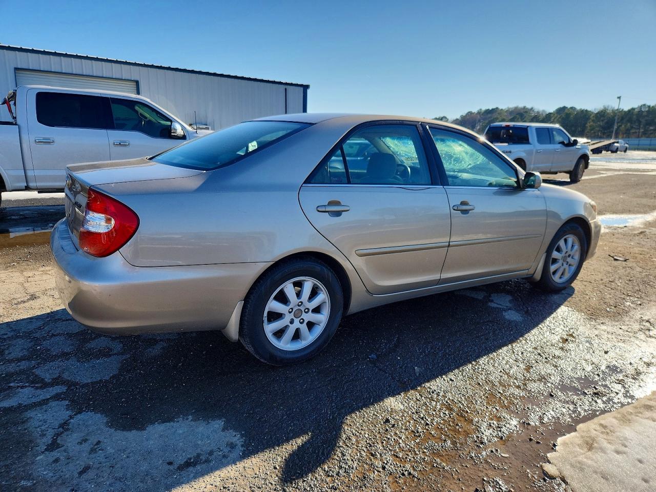 2004 Toyota Camry Le Tan vin: JTDBE32K340292579