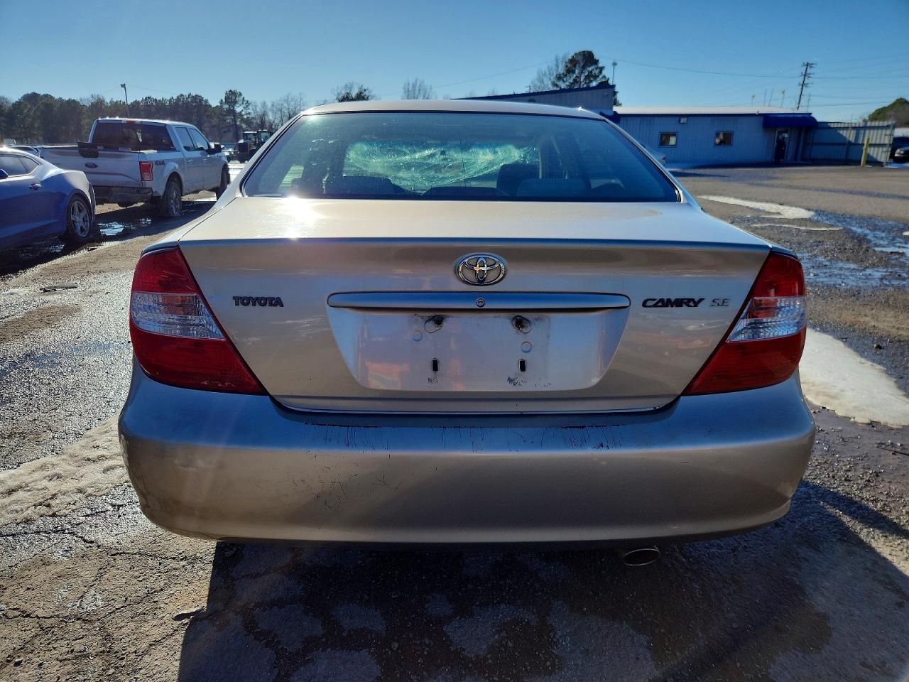 2004 Toyota Camry Le Tan vin: JTDBE32K340292579