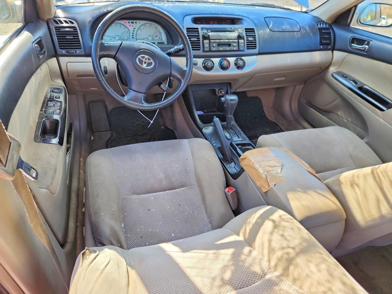 2004 Toyota Camry Le Tan vin: JTDBE32K340292579