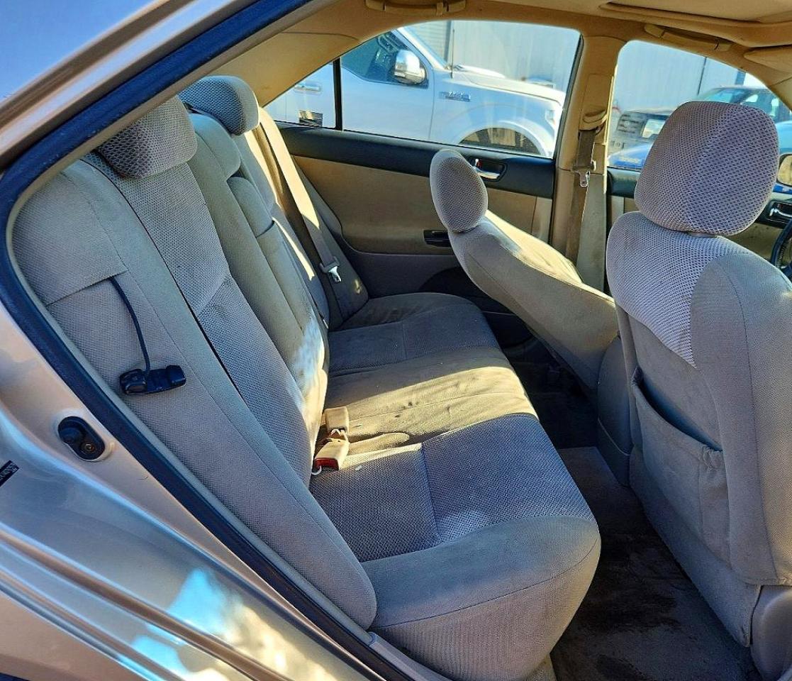 2004 Toyota Camry Le Tan vin: JTDBE32K340292579