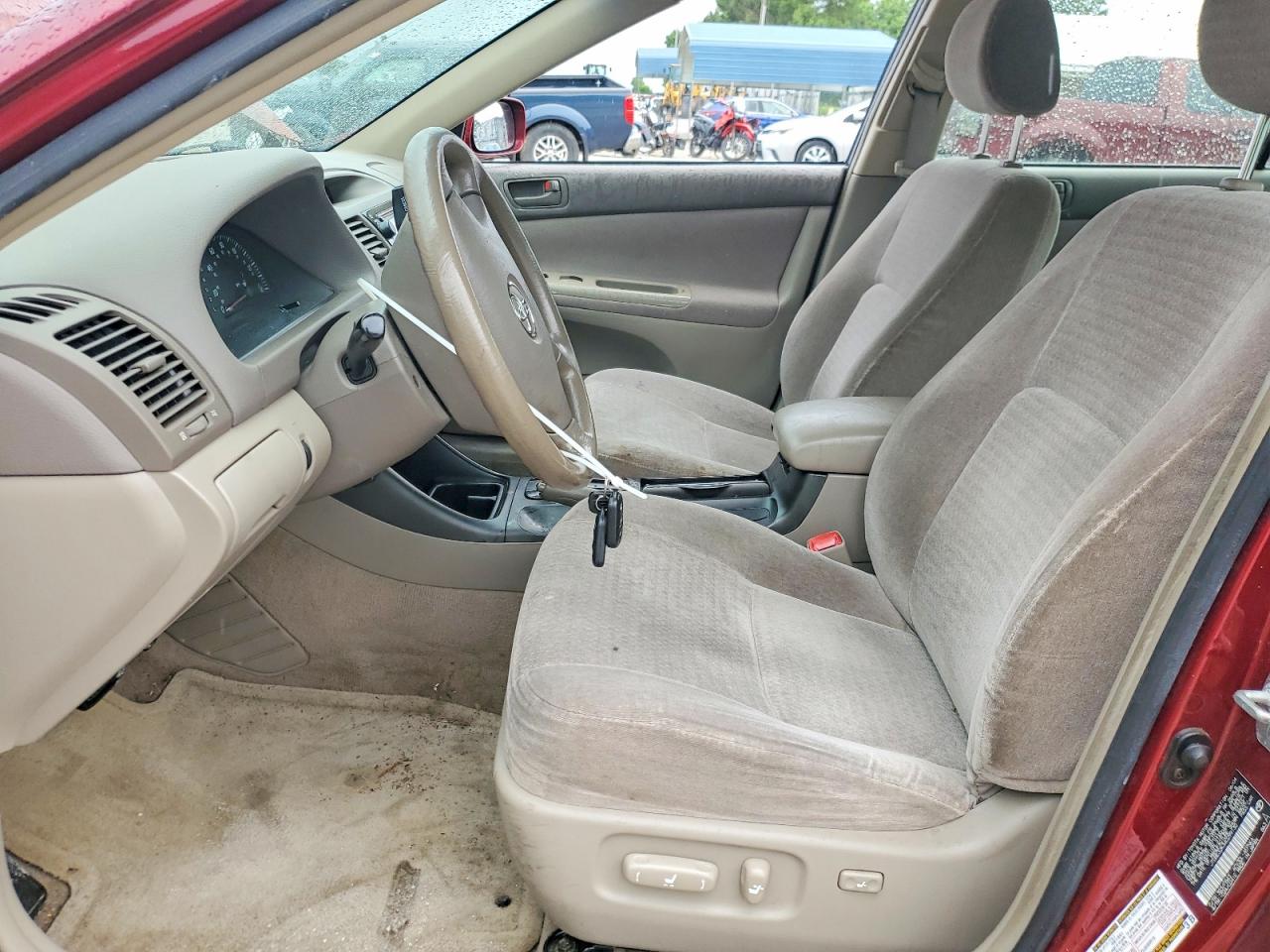 2004 Toyota Camry Le Maroon vin: JTDBE32K340299130
