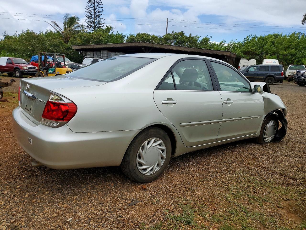 2006 Toyota Camry Standard Серебряный vin: JTDBE32K363042308