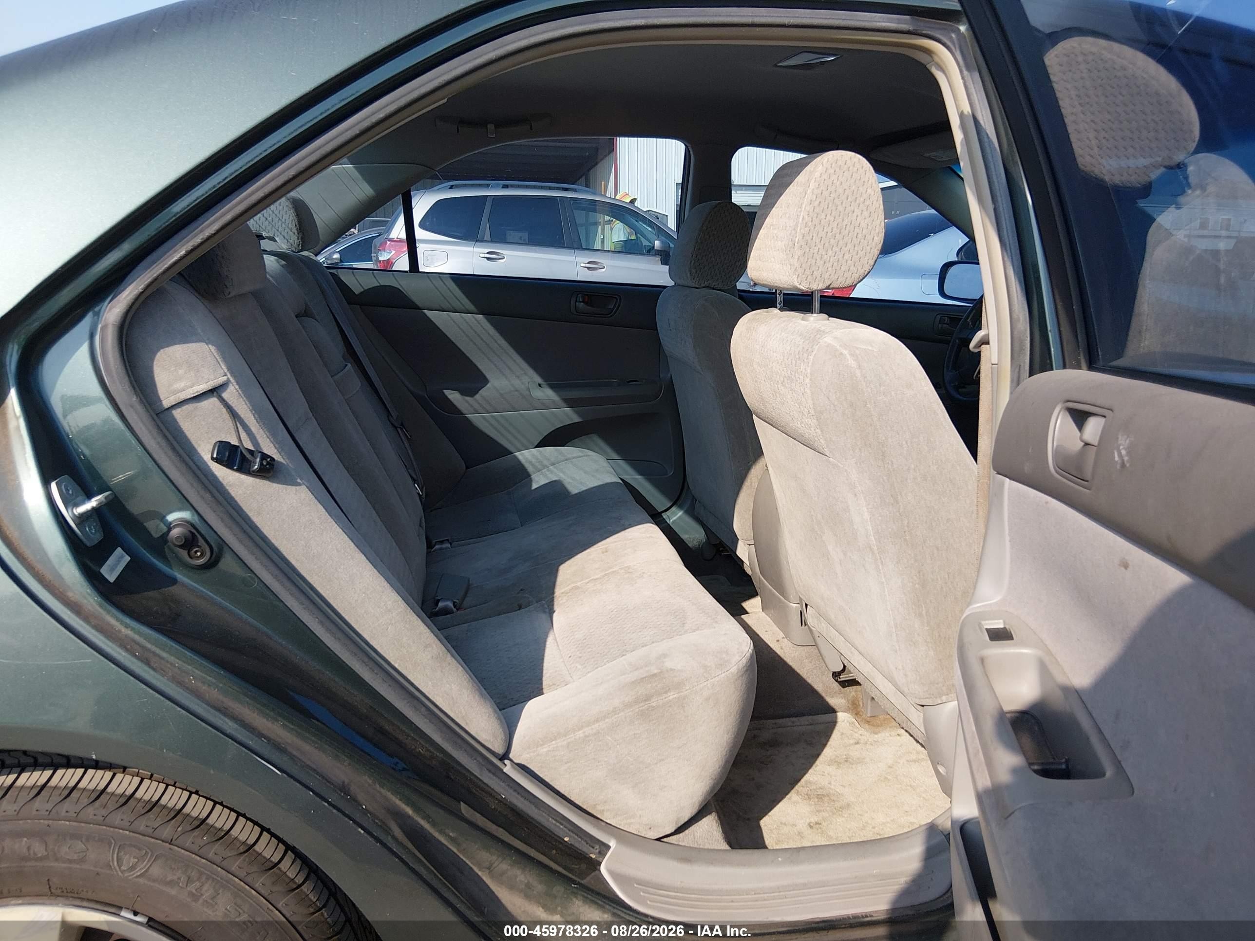 2002 Toyota Camry Le Green vin: JTDBE32K420079685