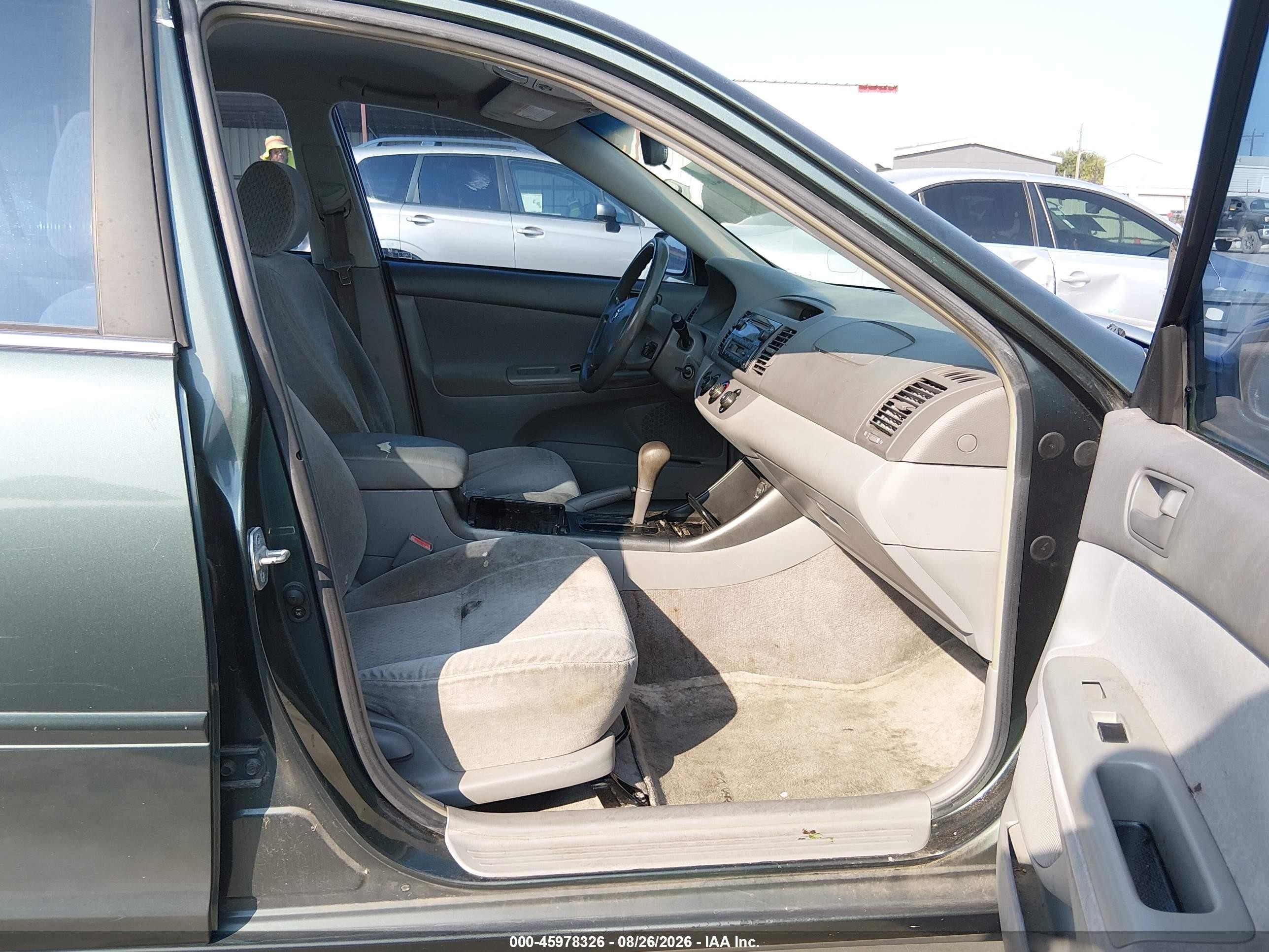 2002 Toyota Camry Le Green vin: JTDBE32K420079685