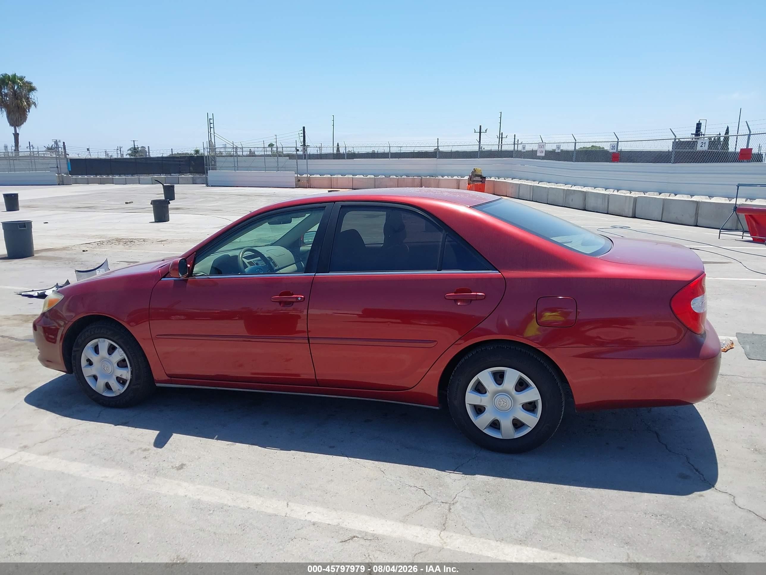 2002 Toyota Camry Le Burgundy vin: JTDBE32K420110644